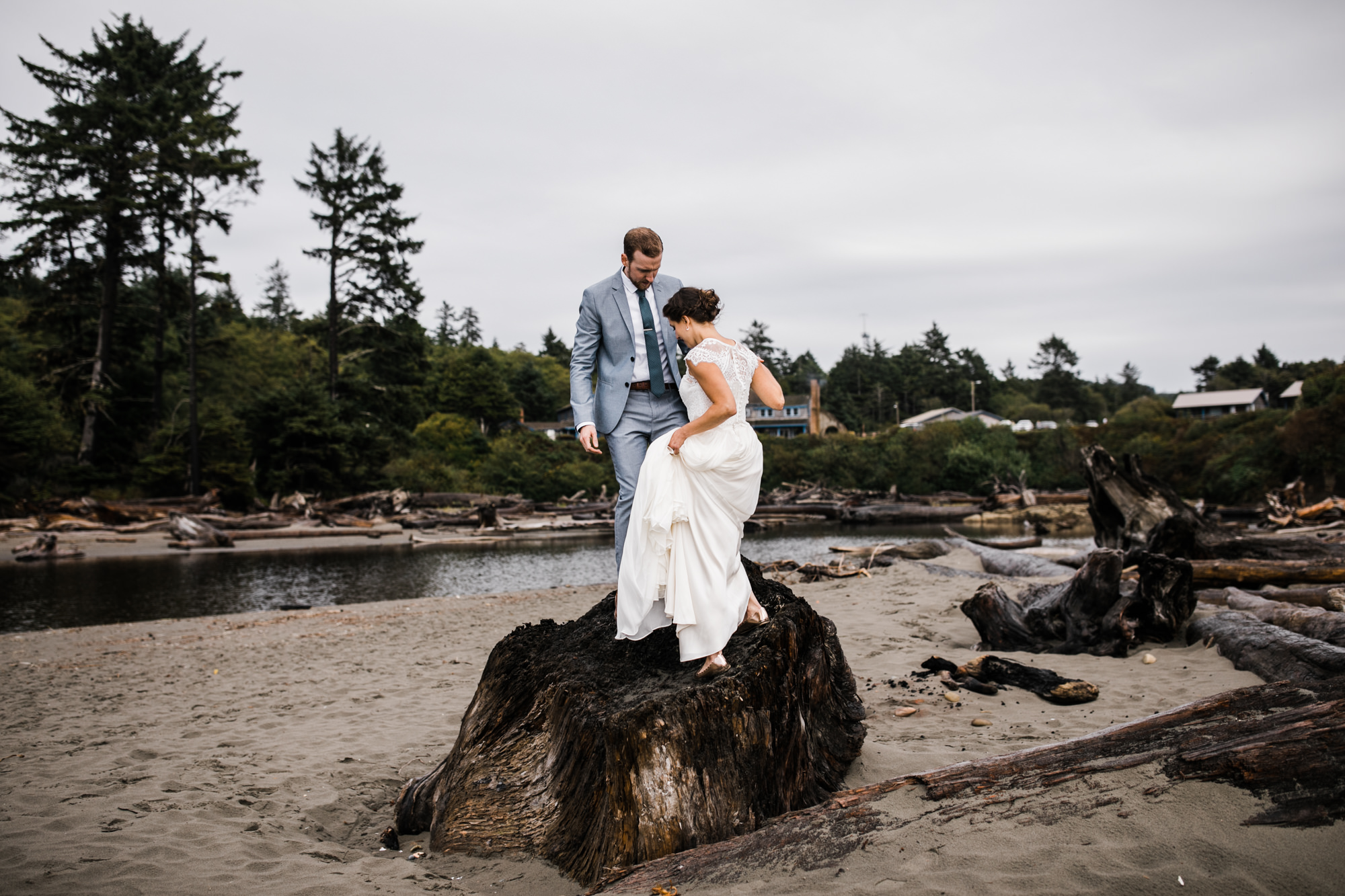 christina + dan's intimate wedding in olympic national park | kalaloch lodge + ruby beach elopement | washington wedding photographer | the hearnes adventure photography | www.thehearnes.com