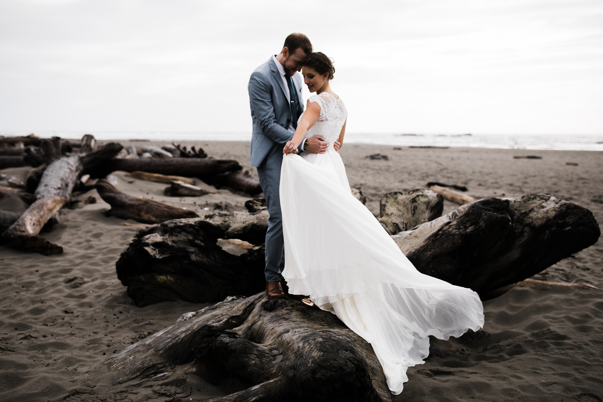 christina + dan's intimate wedding in olympic national park | kalaloch lodge + ruby beach elopement | washington wedding photographer | the hearnes adventure photography | www.thehearnes.com