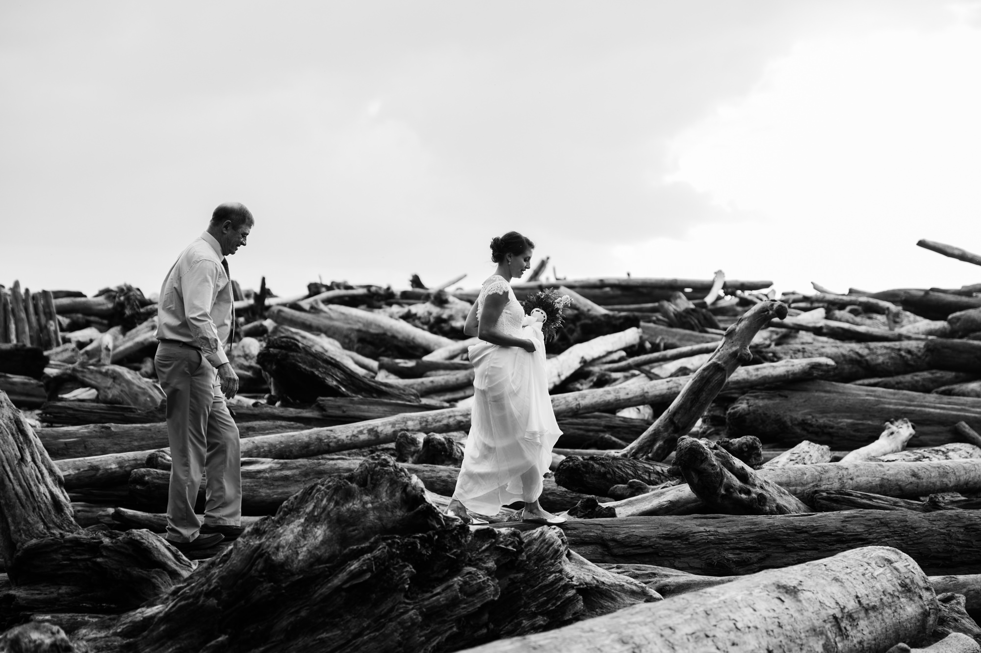christina + dan's intimate wedding in olympic national park | kalaloch lodge + ruby beach elopement | washington wedding photographer | the hearnes adventure photography | www.thehearnes.com