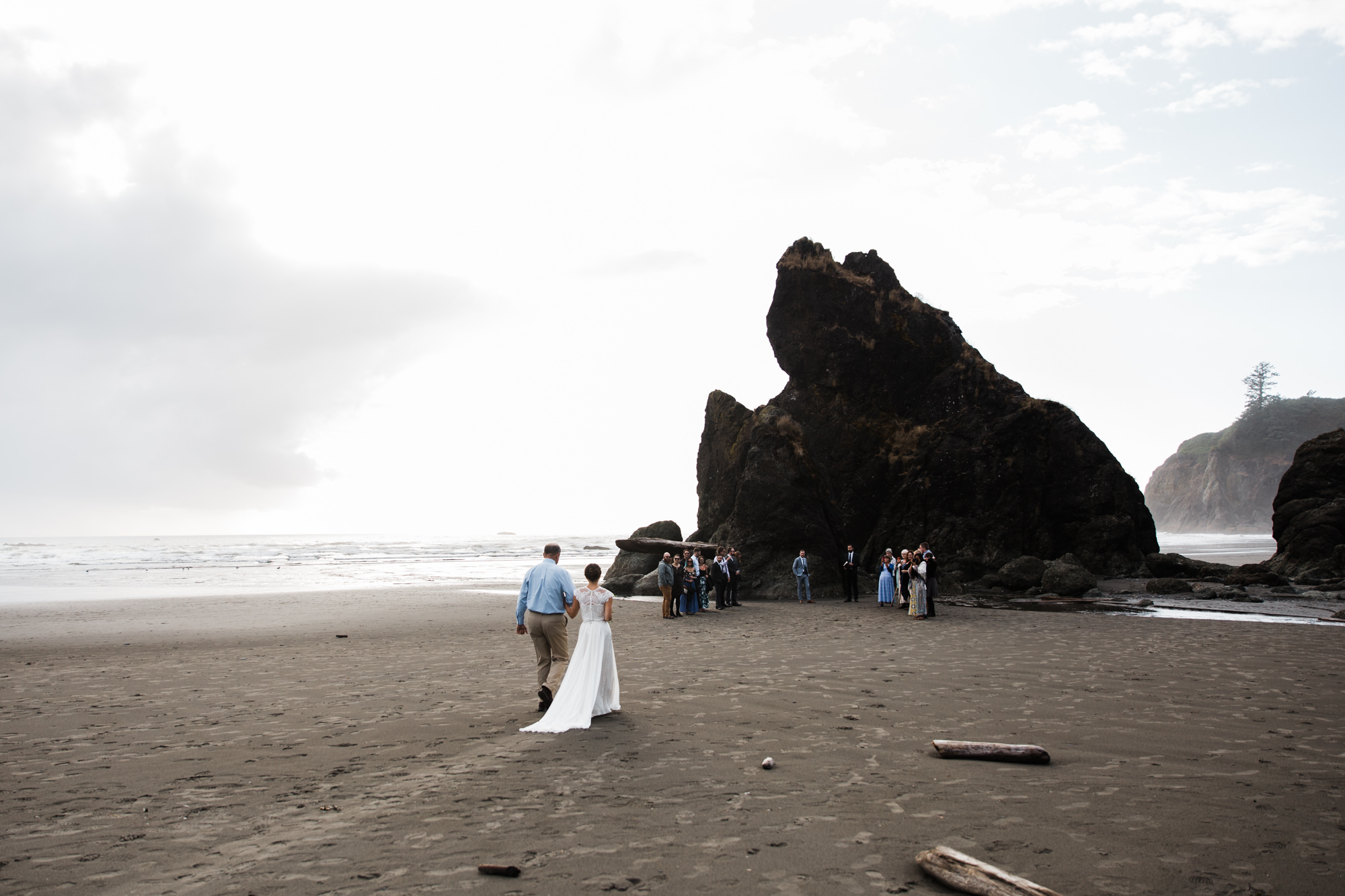 christina + dan's intimate wedding in olympic national park | kalaloch lodge + ruby beach elopement | washington wedding photographer | the hearnes adventure photography | www.thehearnes.com