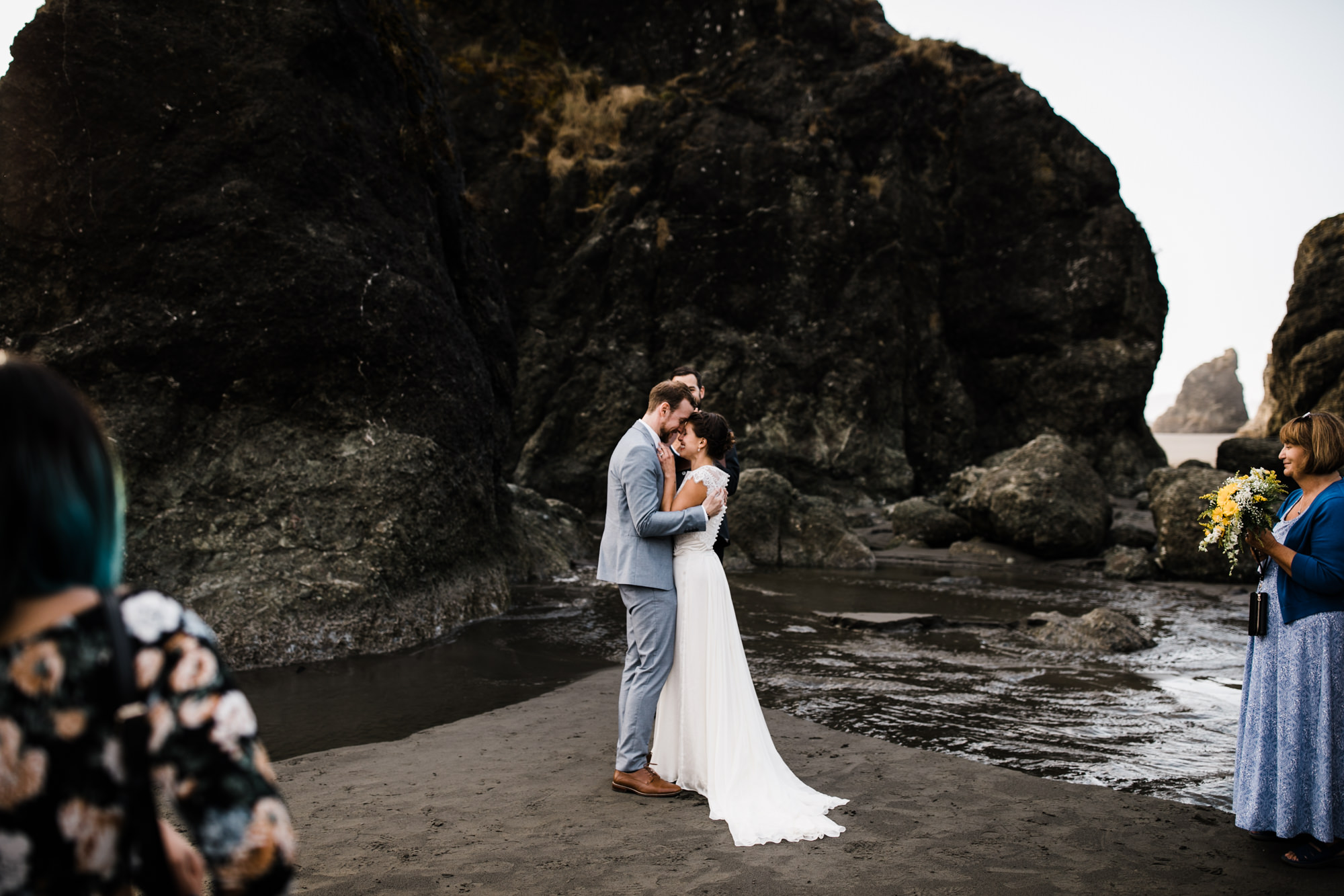 christina + dan's intimate wedding in olympic national park | kalaloch lodge + ruby beach elopement | washington wedding photographer | the hearnes adventure photography | www.thehearnes.com