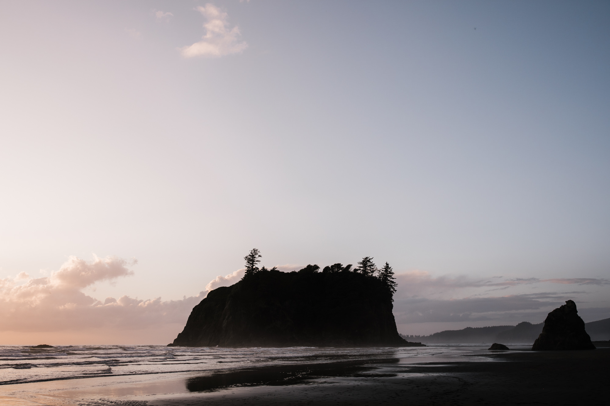 christina + dan's intimate wedding in olympic national park | kalaloch lodge + ruby beach elopement | washington wedding photographer | the hearnes adventure photography | www.thehearnes.com