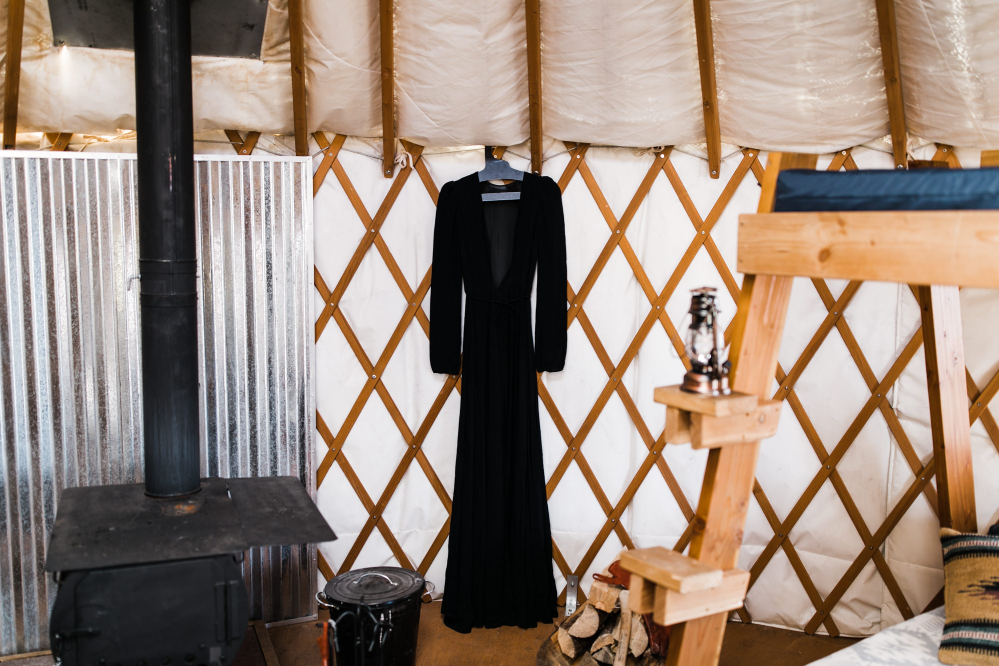 Moab desert elopement inspiration | moab, utah intimate wedding and elopement photographer | the hearnes adventure photography | www.thehearnes.com