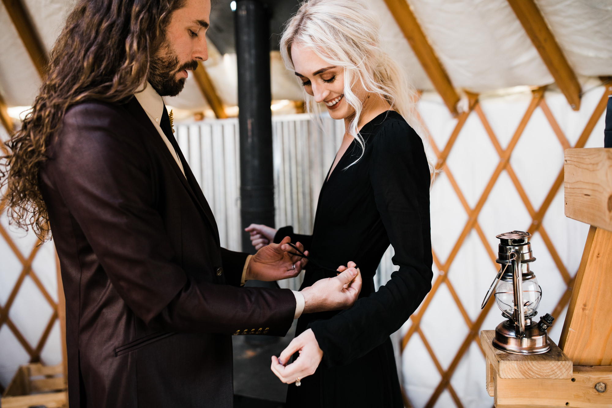 Moab desert elopement inspiration | moab, utah intimate wedding and elopement photographer | the hearnes adventure photography | www.thehearnes.com