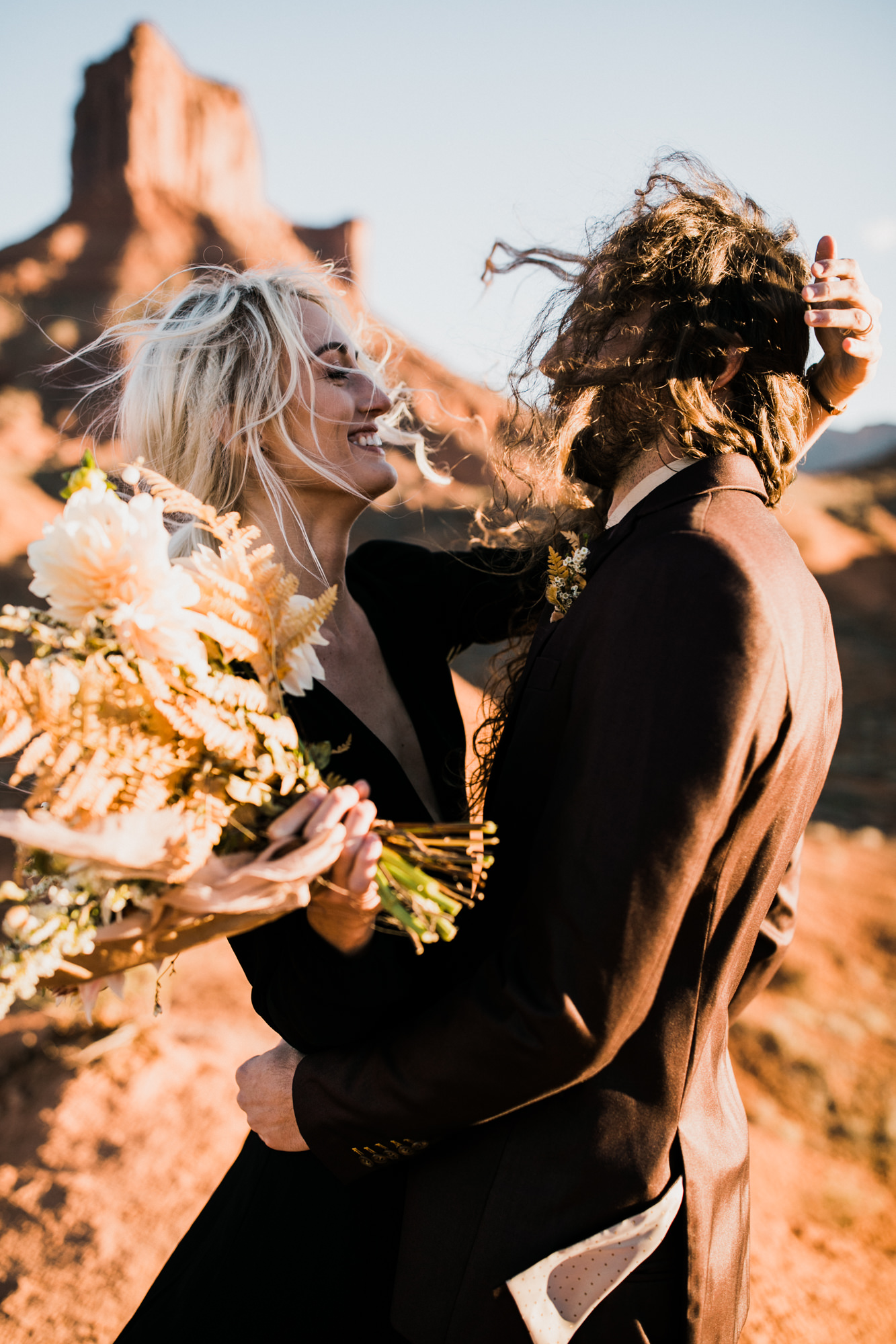 Moab desert elopement inspiration | moab, utah intimate wedding and elopement photographer | the hearnes adventure photography | www.thehearnes.com