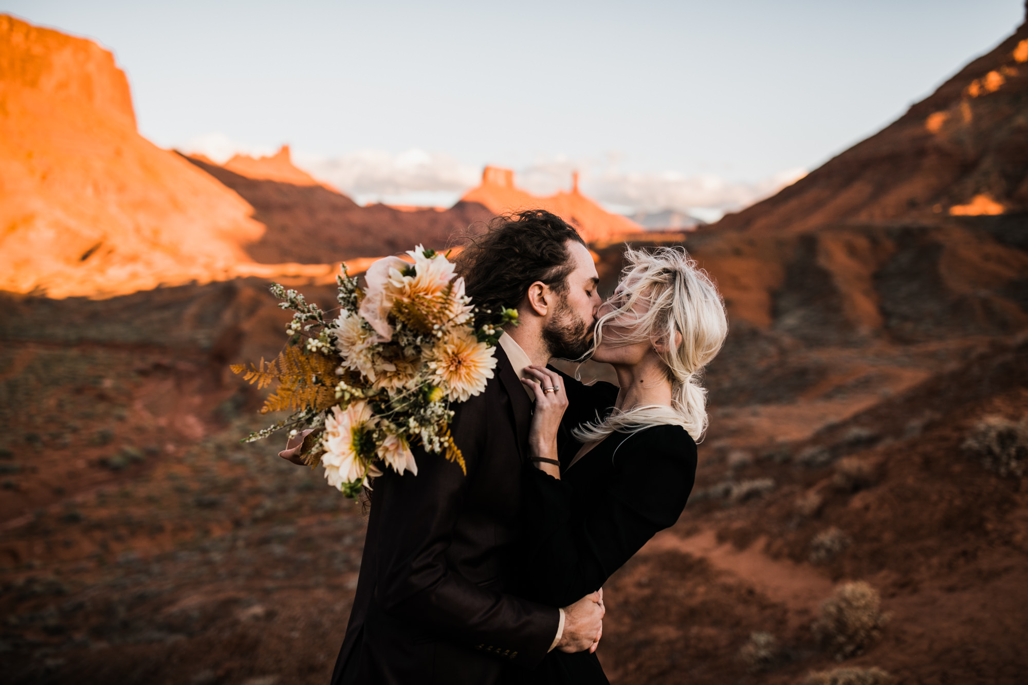 Moab desert elopement inspiration | moab, utah intimate wedding and elopement photographer | the hearnes adventure photography | www.thehearnes.com