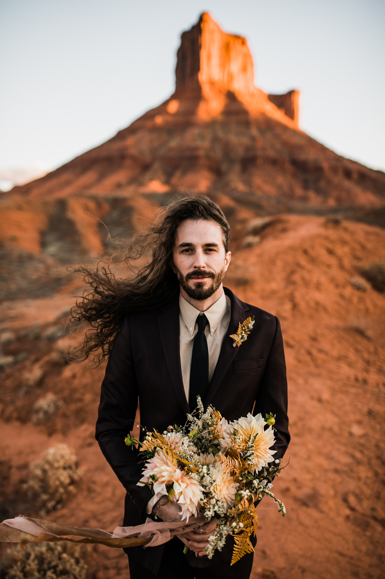 Moab desert elopement inspiration | moab, utah intimate wedding and elopement photographer | the hearnes adventure photography | www.thehearnes.com