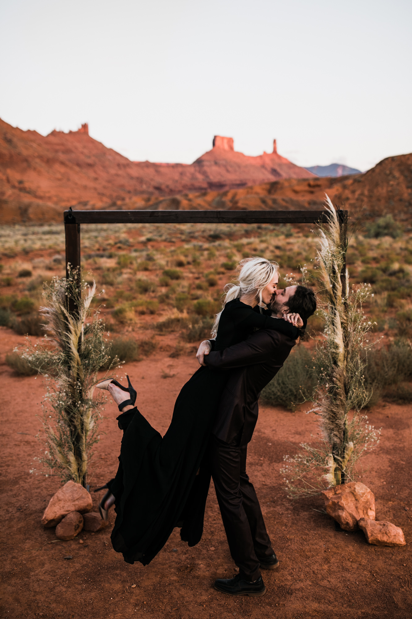 Moab desert elopement inspiration | moab, utah intimate wedding and elopement photographer | the hearnes adventure photography | www.thehearnes.com