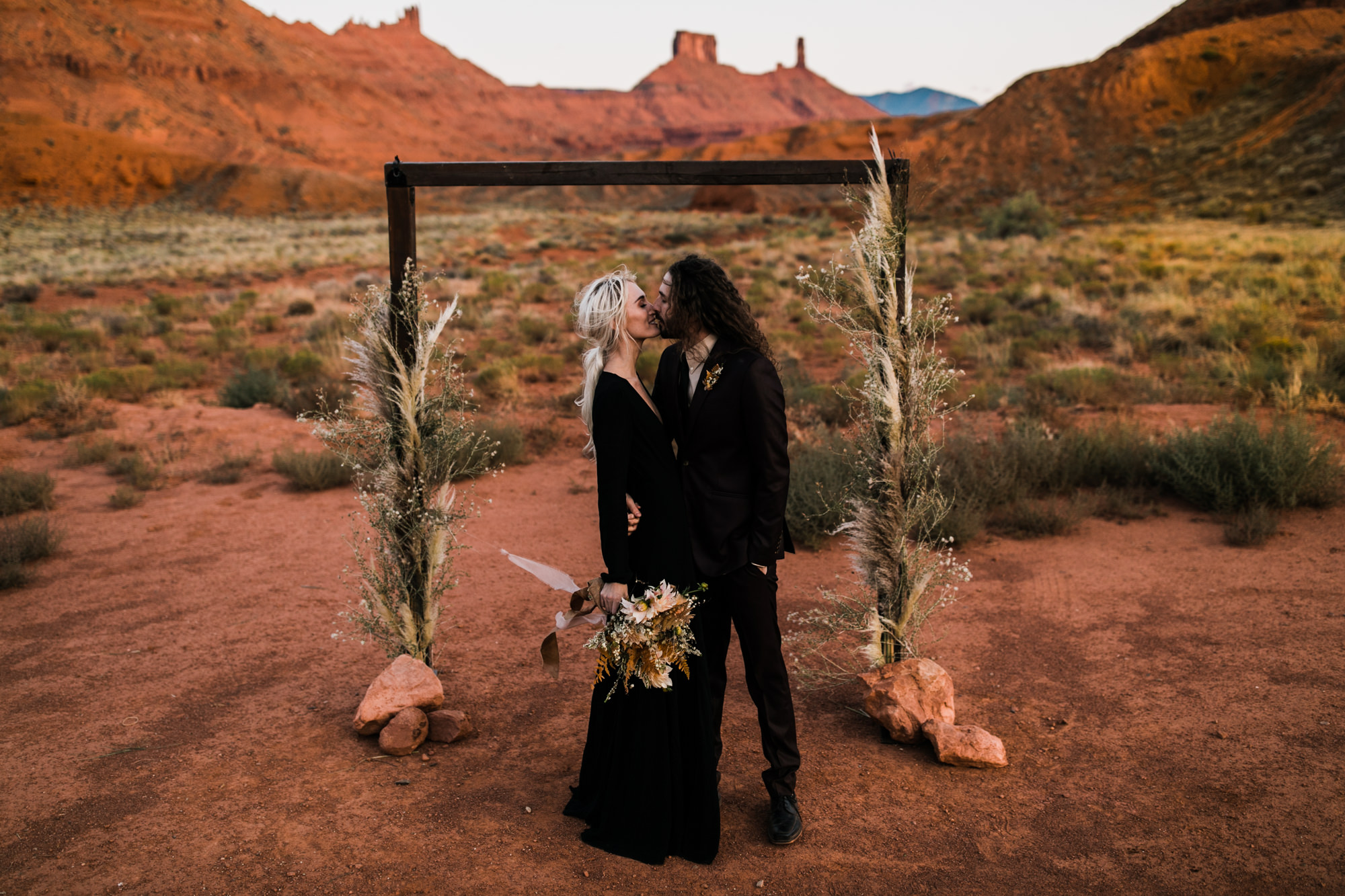 Moab desert elopement inspiration | moab, utah intimate wedding and elopement photographer | the hearnes adventure photography | www.thehearnes.com