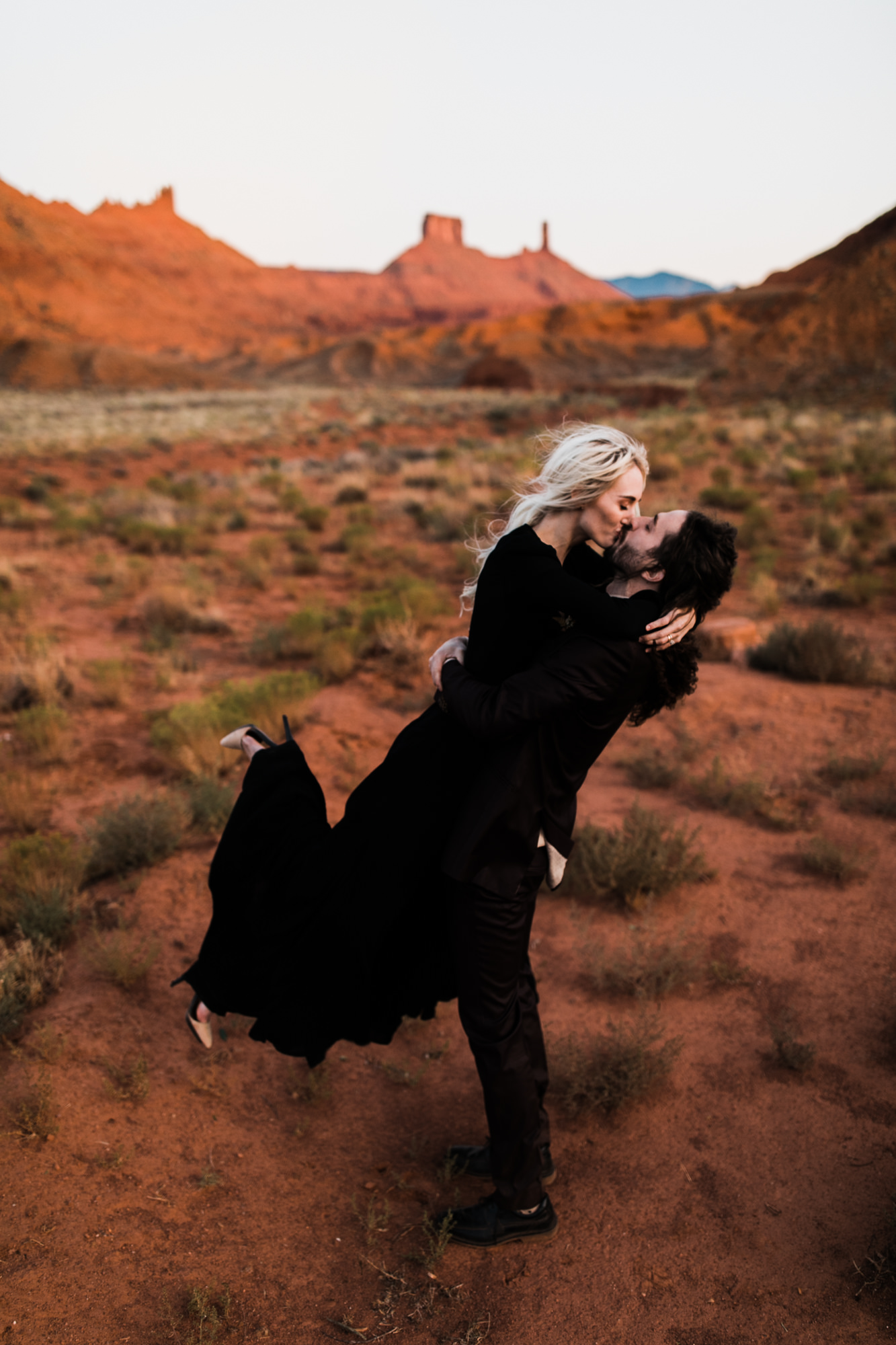 Moab desert elopement inspiration | moab, utah intimate wedding and elopement photographer | the hearnes adventure photography | www.thehearnes.com