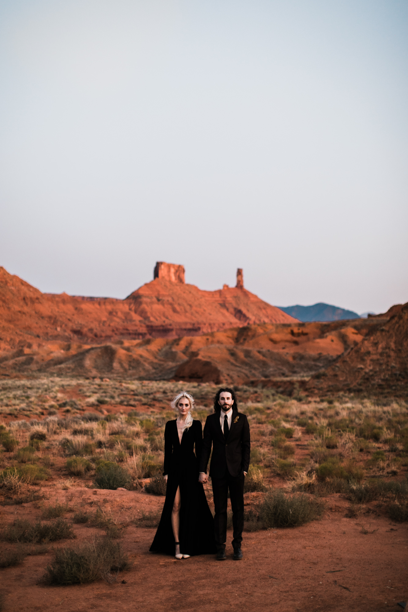 Moab desert elopement inspiration | moab, utah intimate wedding and elopement photographer | the hearnes adventure photography | www.thehearnes.com