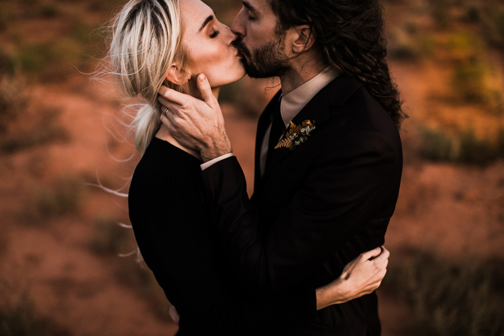 Moab desert elopement inspiration | moab, utah intimate wedding and elopement photographer | the hearnes adventure photography | www.thehearnes.com