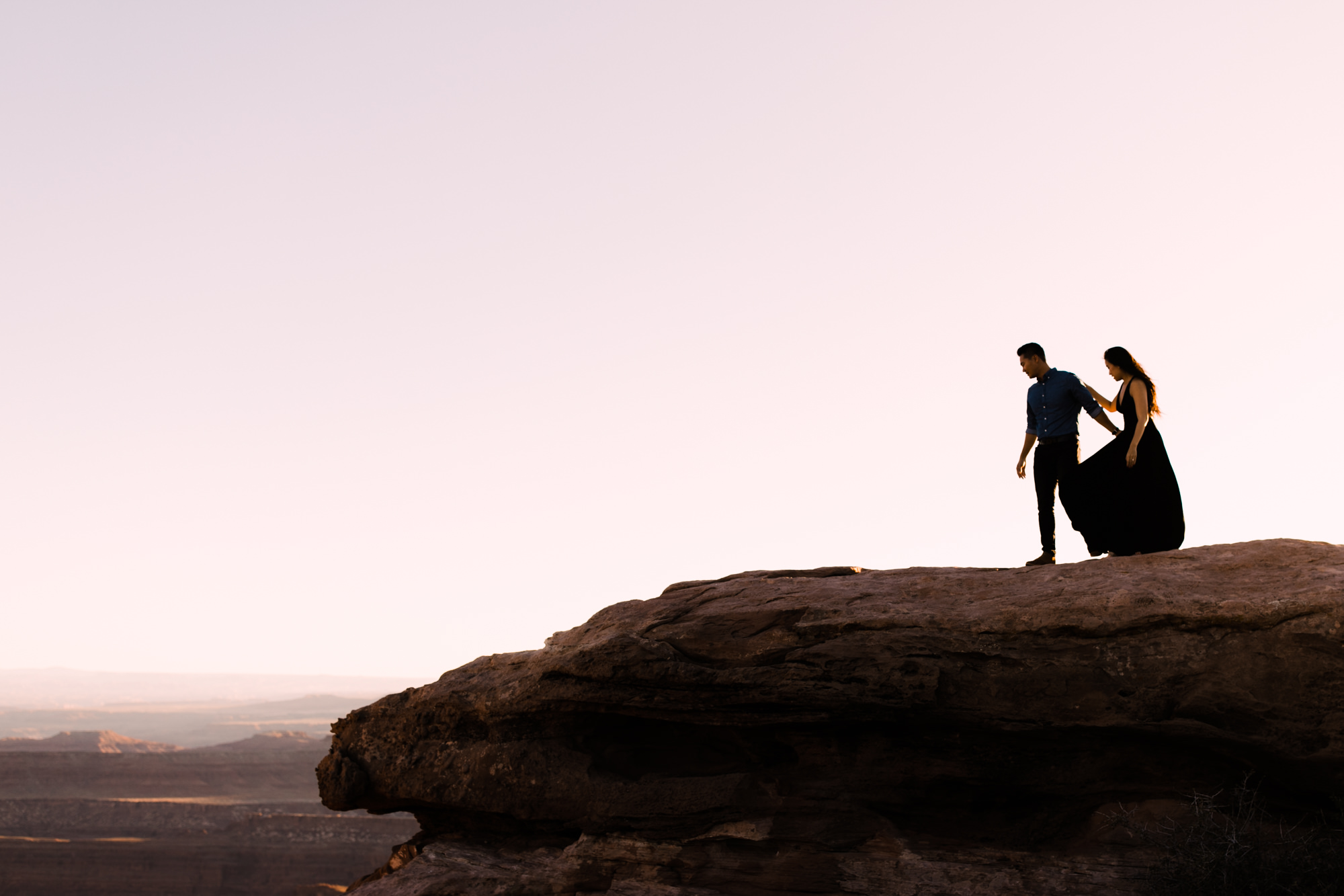 TAMI + ETHAN'S ADVENTUROUS DESERT ENGAGEMENT SESSION | DEAD HORSE POINT STATE PARK | UTAH ELOPEMENT PHOTOGRAPHER | the hearnes adventure photography | www.thehearnes.com