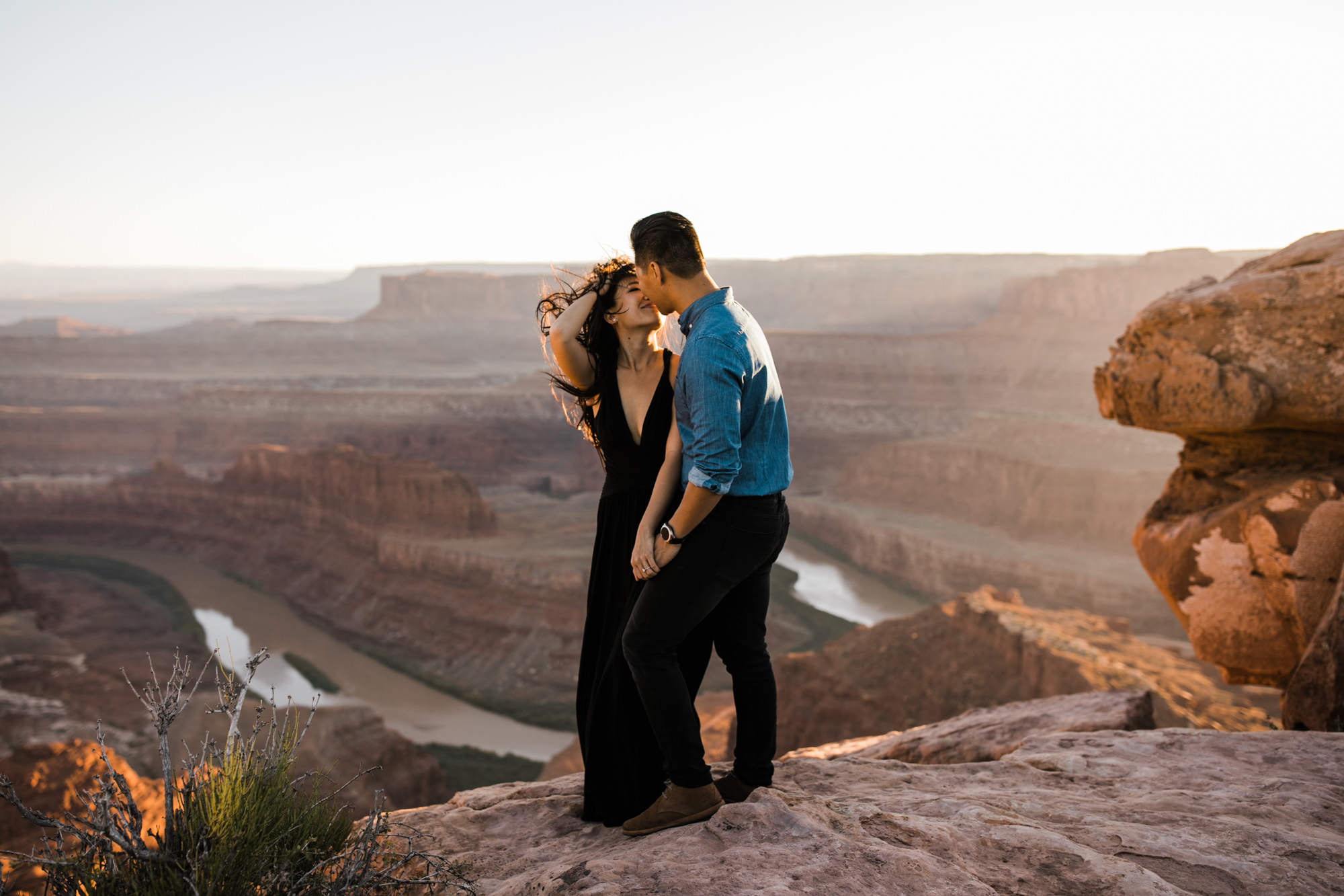 TAMI + ETHAN'S ADVENTUROUS DESERT ENGAGEMENT SESSION | DEAD HORSE POINT STATE PARK | UTAH ELOPEMENT PHOTOGRAPHER | the hearnes adventure photography | www.thehearnes.com