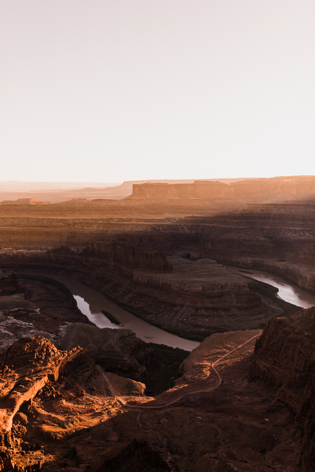 TAMI + ETHAN'S ADVENTUROUS DESERT ENGAGEMENT SESSION | DEAD HORSE POINT STATE PARK | UTAH ELOPEMENT PHOTOGRAPHER | the hearnes adventure photography | www.thehearnes.com