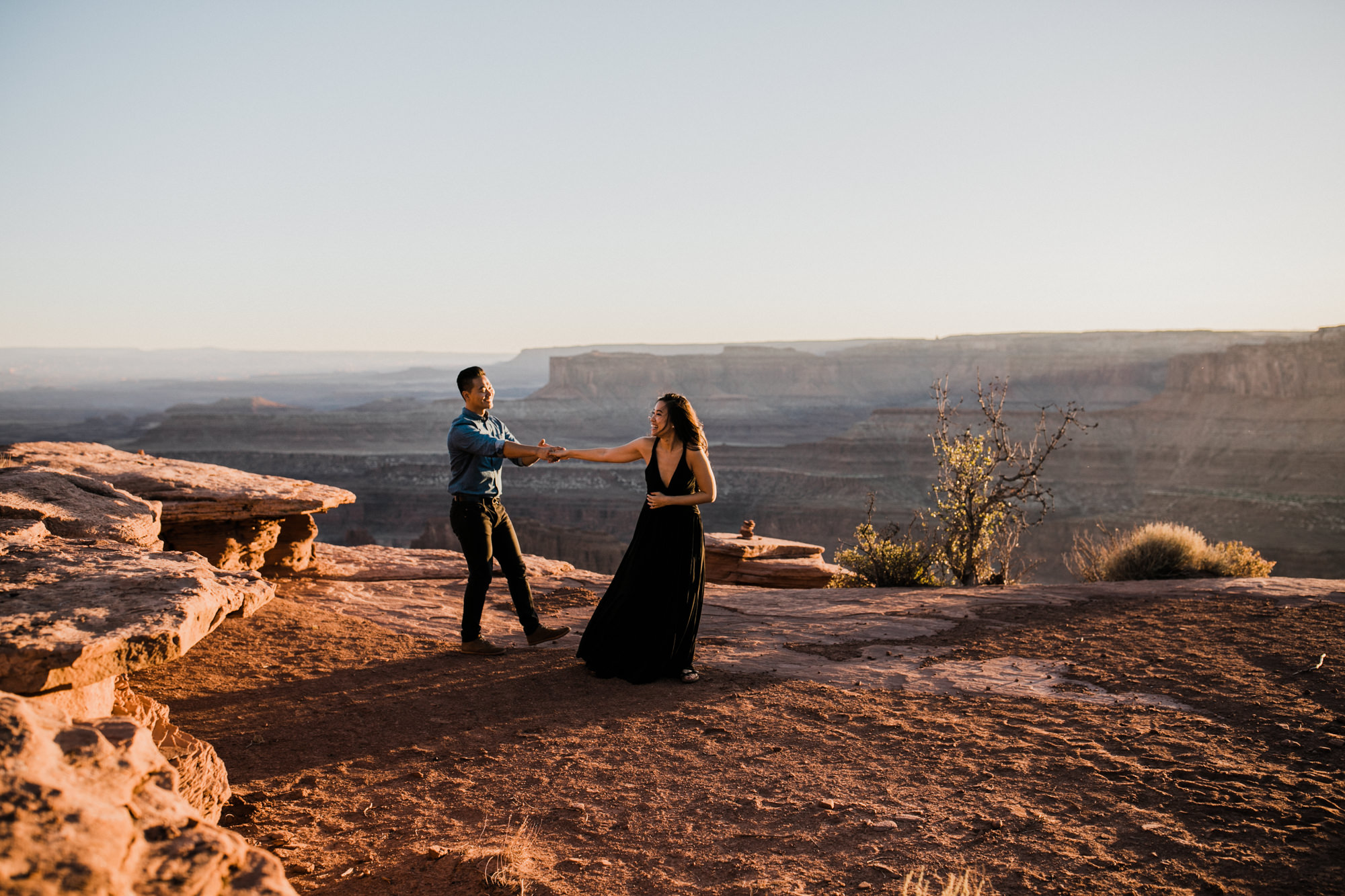 TAMI + ETHAN'S ADVENTUROUS DESERT ENGAGEMENT SESSION | DEAD HORSE POINT STATE PARK | UTAH ELOPEMENT PHOTOGRAPHER | the hearnes adventure photography | www.thehearnes.com