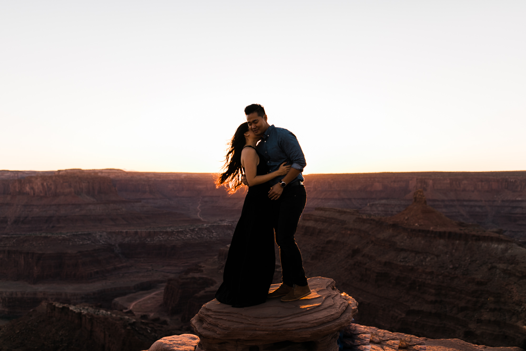 TAMI + ETHAN'S ADVENTUROUS DESERT ENGAGEMENT SESSION | DEAD HORSE POINT STATE PARK | UTAH ELOPEMENT PHOTOGRAPHER | the hearnes adventure photography | www.thehearnes.com