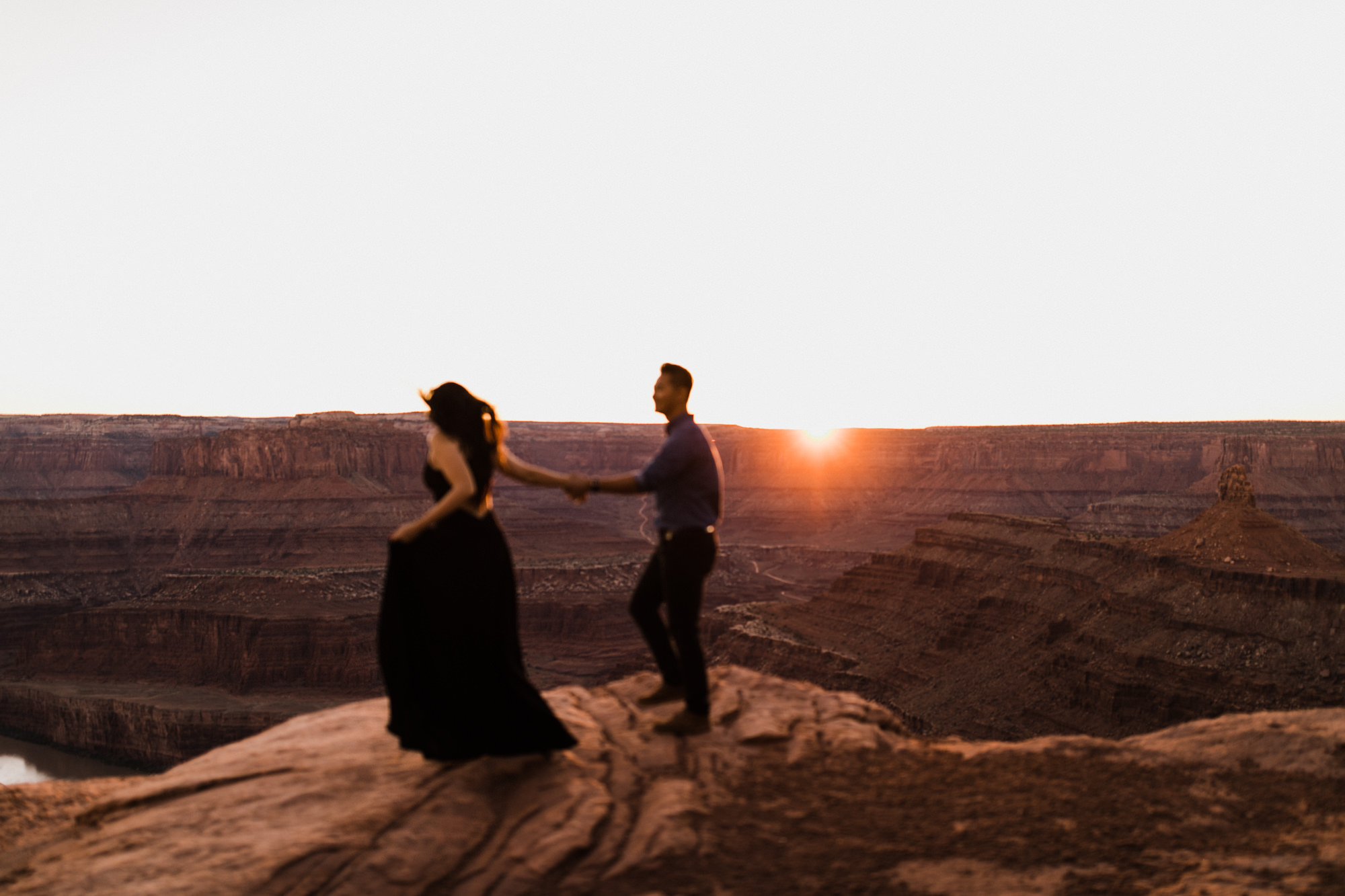 TAMI + ETHAN'S ADVENTUROUS DESERT ENGAGEMENT SESSION | DEAD HORSE POINT STATE PARK | UTAH ELOPEMENT PHOTOGRAPHER | the hearnes adventure photography | www.thehearnes.com