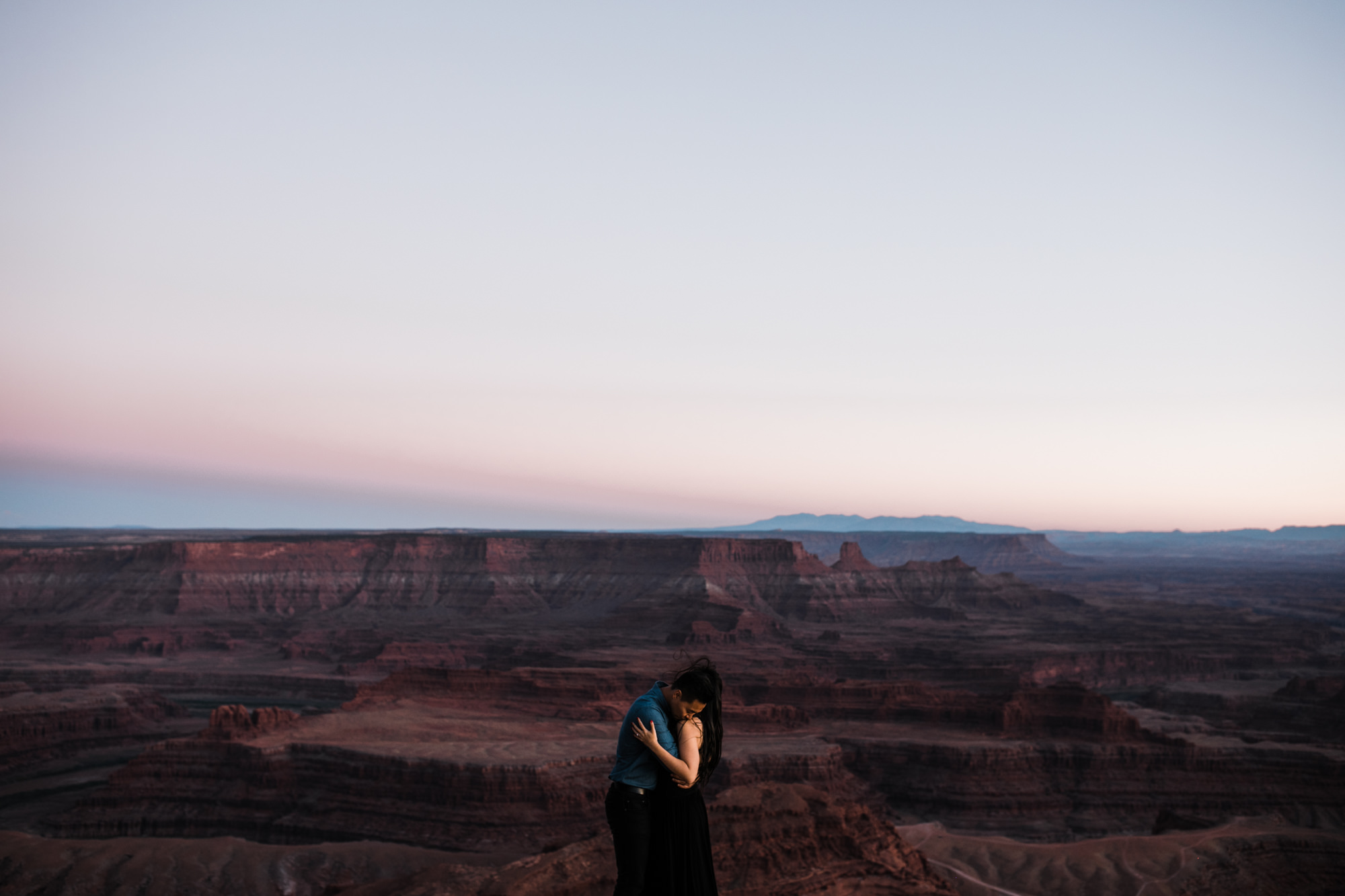 TAMI + ETHAN'S ADVENTUROUS DESERT ENGAGEMENT SESSION | DEAD HORSE POINT STATE PARK | UTAH ELOPEMENT PHOTOGRAPHER | the hearnes adventure photography | www.thehearnes.com