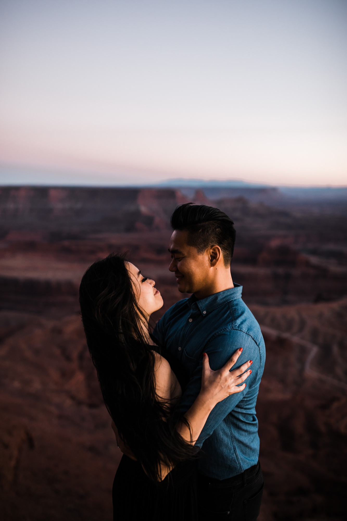 TAMI + ETHAN'S ADVENTUROUS DESERT ENGAGEMENT SESSION | DEAD HORSE POINT STATE PARK | UTAH ELOPEMENT PHOTOGRAPHER | the hearnes adventure photography | www.thehearnes.com