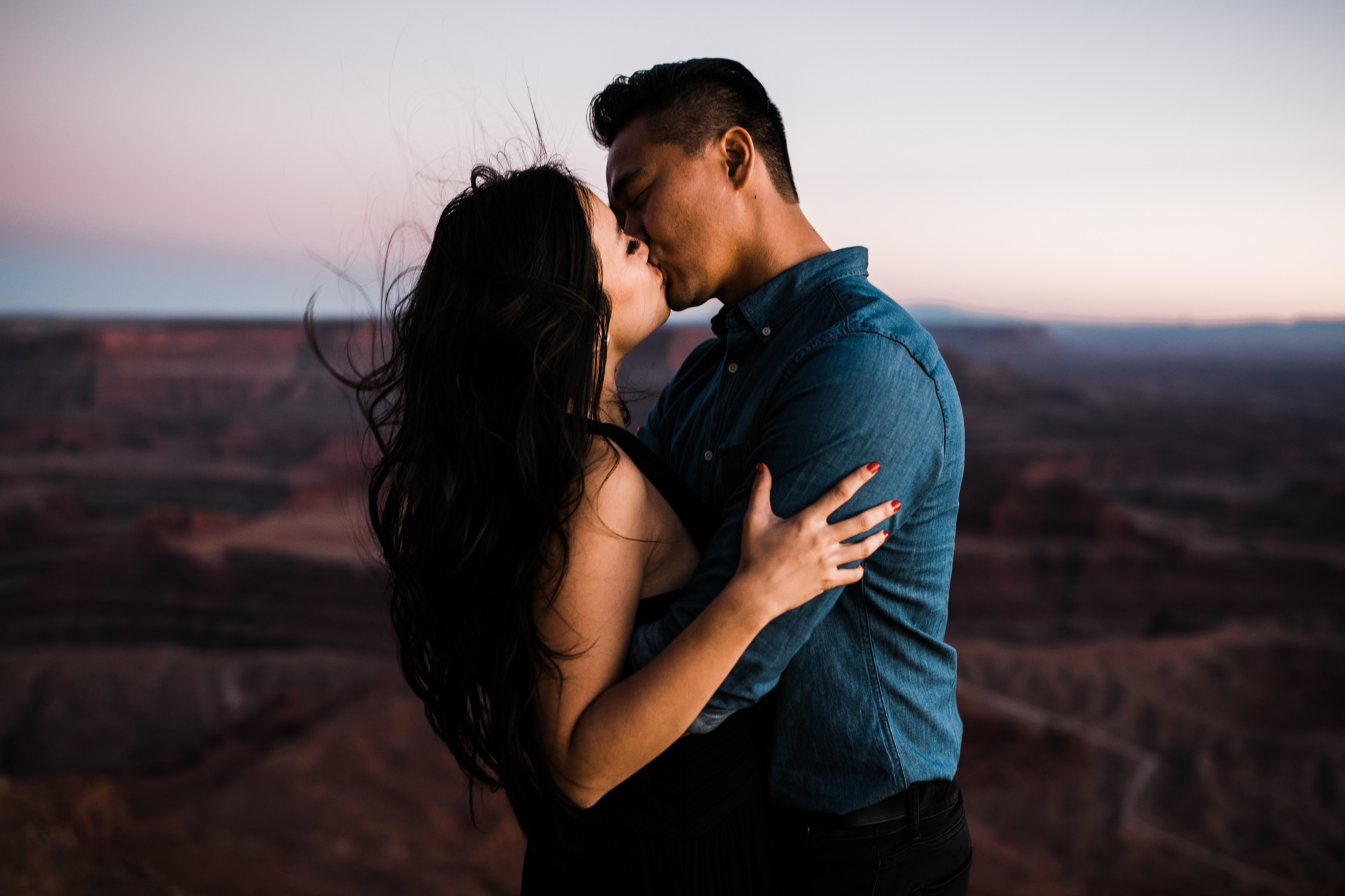 TAMI + ETHAN'S ADVENTUROUS DESERT ENGAGEMENT SESSION | DEAD HORSE POINT STATE PARK | UTAH ELOPEMENT PHOTOGRAPHER | the hearnes adventure photography | www.thehearnes.com