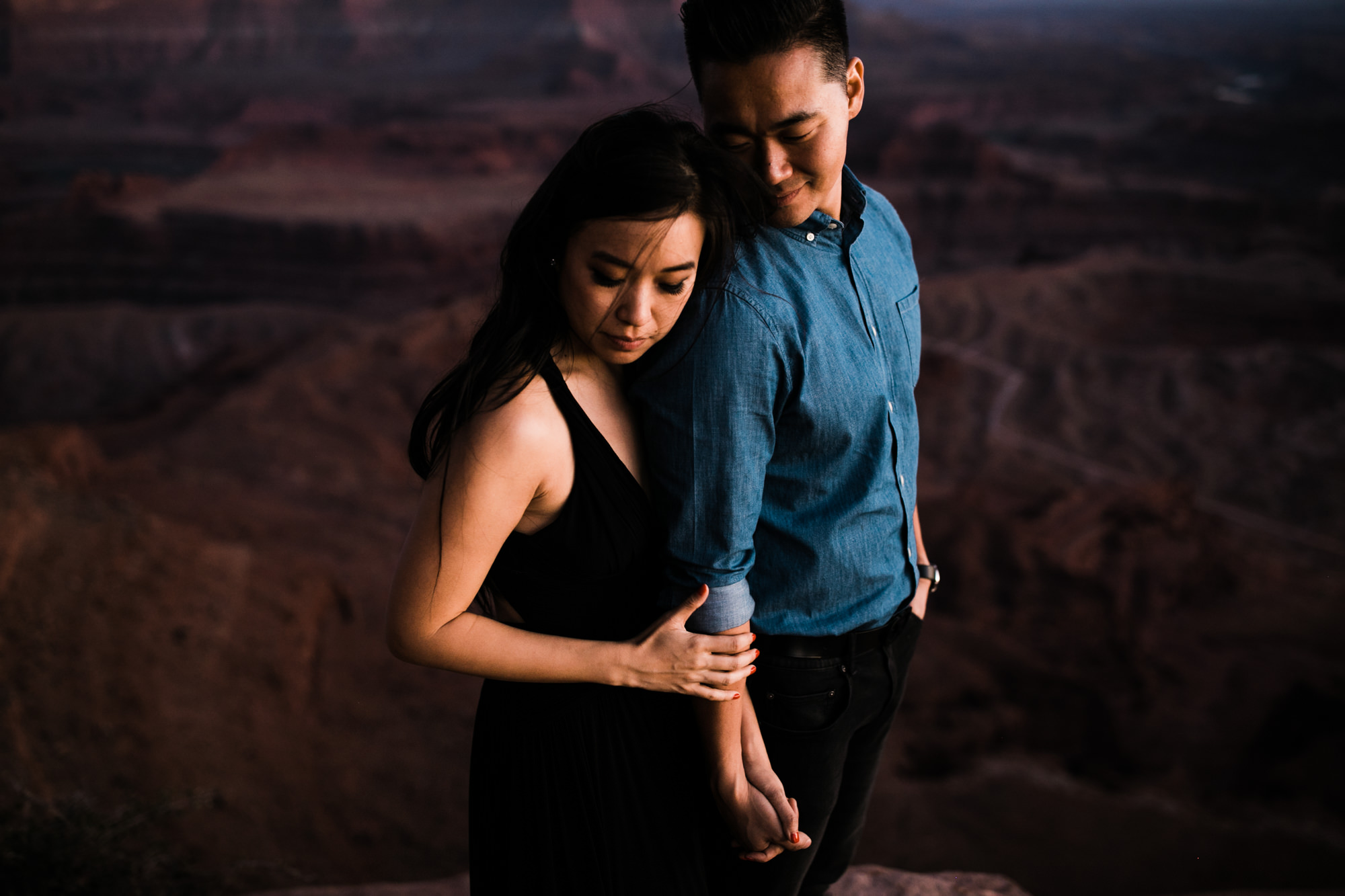 TAMI + ETHAN'S ADVENTUROUS DESERT ENGAGEMENT SESSION | DEAD HORSE POINT STATE PARK | UTAH ELOPEMENT PHOTOGRAPHER | the hearnes adventure photography | www.thehearnes.com