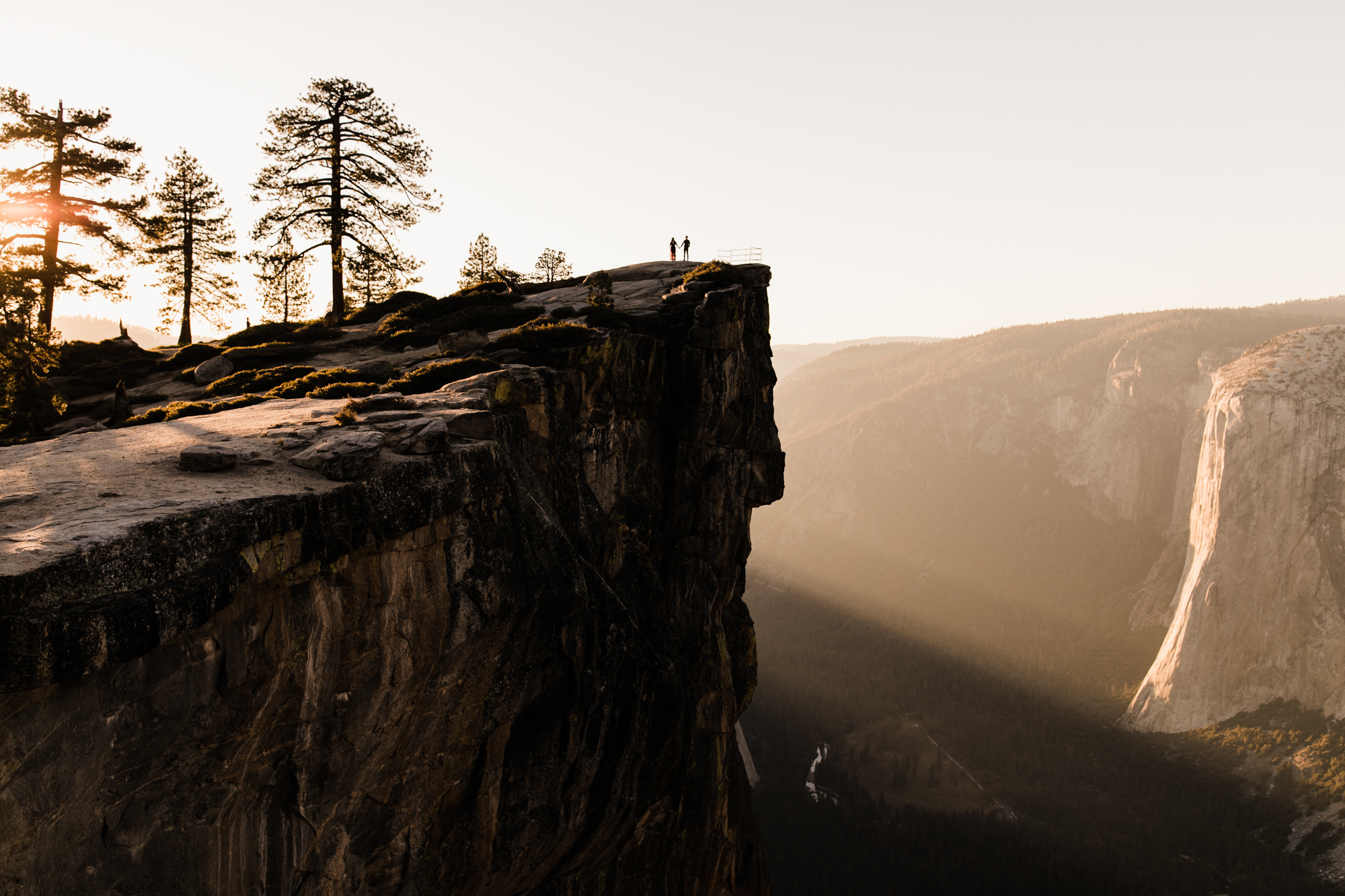 rachel + seth's adventurous taft point engagement session | yosemite national park | california adventure elopement photographer | the hearnes adventure photography | www.thehearnes.com