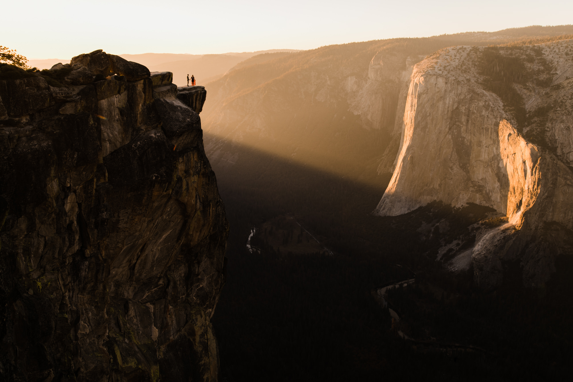 rachel + seth's adventurous taft point engagement session | yosemite national park | california adventure elopement photographer | the hearnes adventure photography | www.thehearnes.com