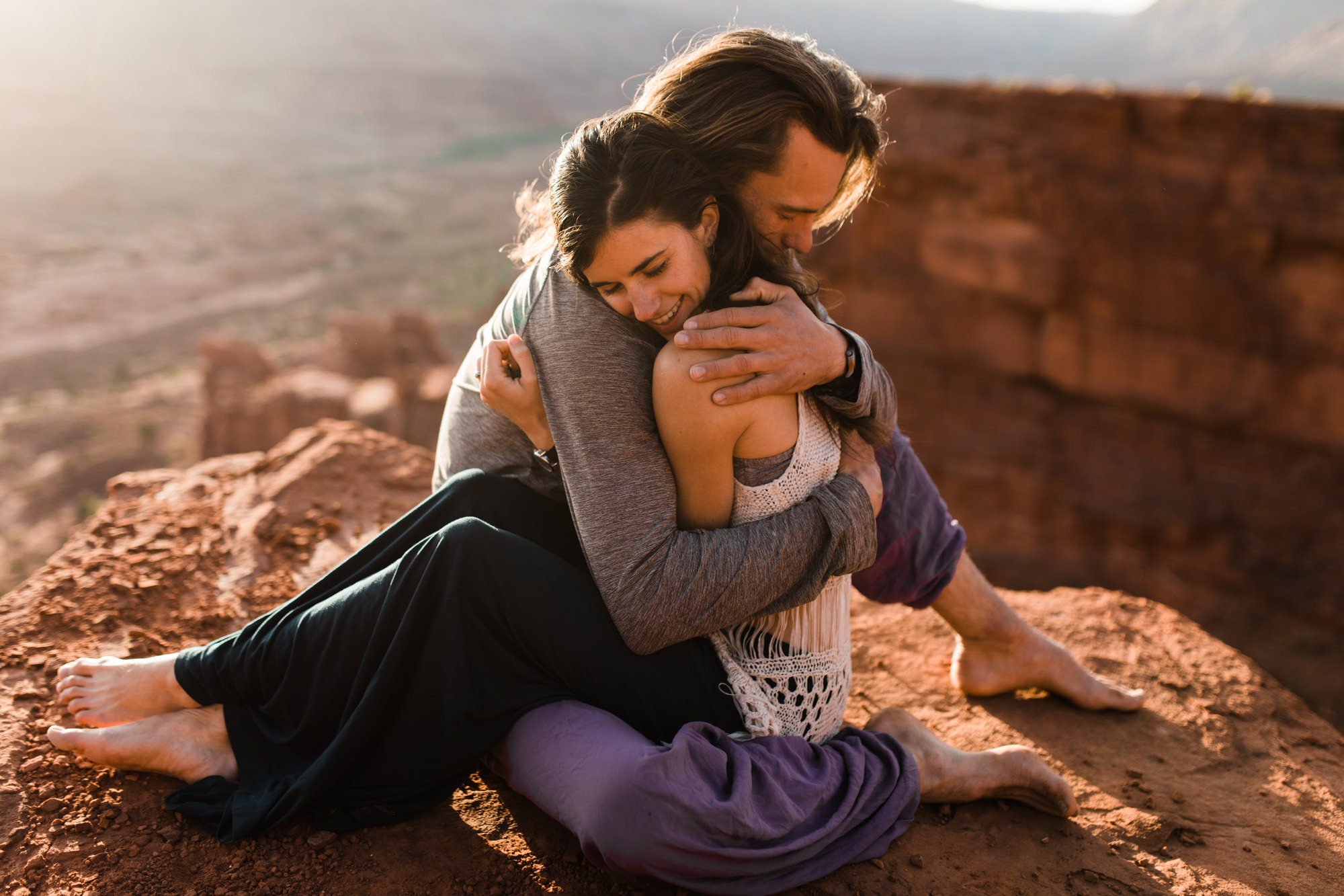 moab, utah adventure engagement session | destination engagement photo inspiration | utah adventure elopement photographers | the hearnes adventure photography | www.thehearnes.com