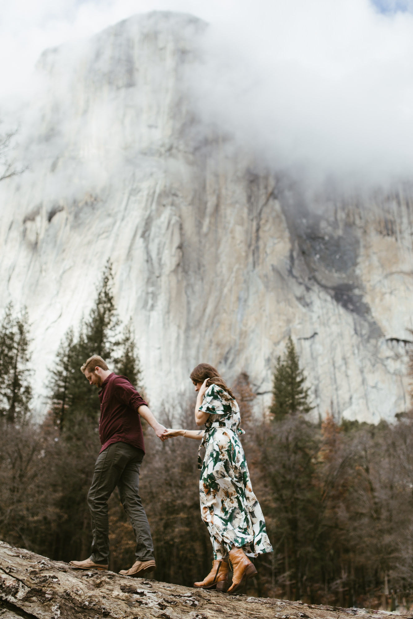 yosemite national park foggy engagement session | destination engagement photo inspiration | utah adventure elopement photographers | the hearnes adventure photography | www.thehearnes.com