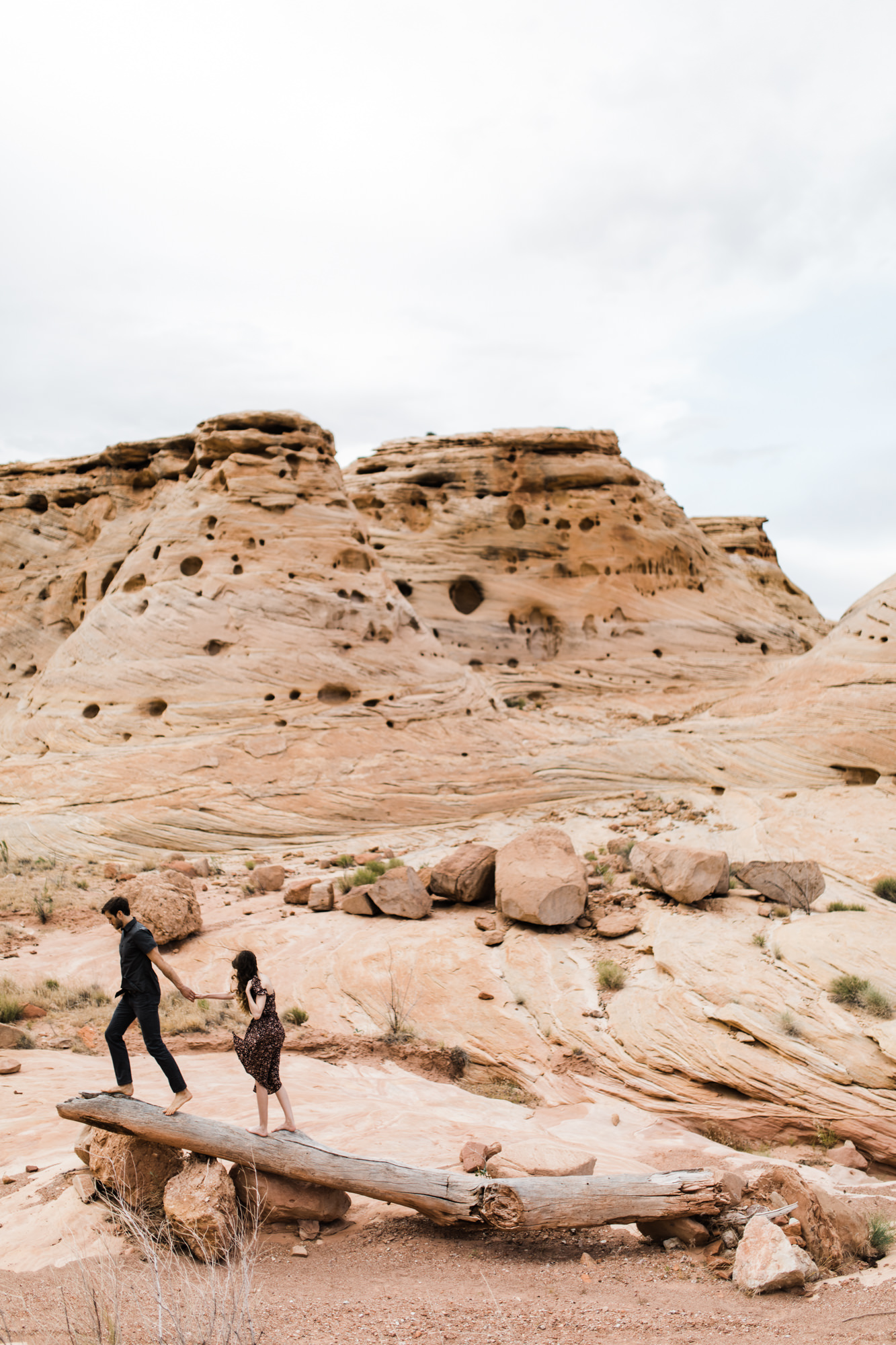 adventure engagement session in the utah desert  | destination engagement photo inspiration | utah adventure elopement photographers | the hearnes adventure photography | www.thehearnes.com