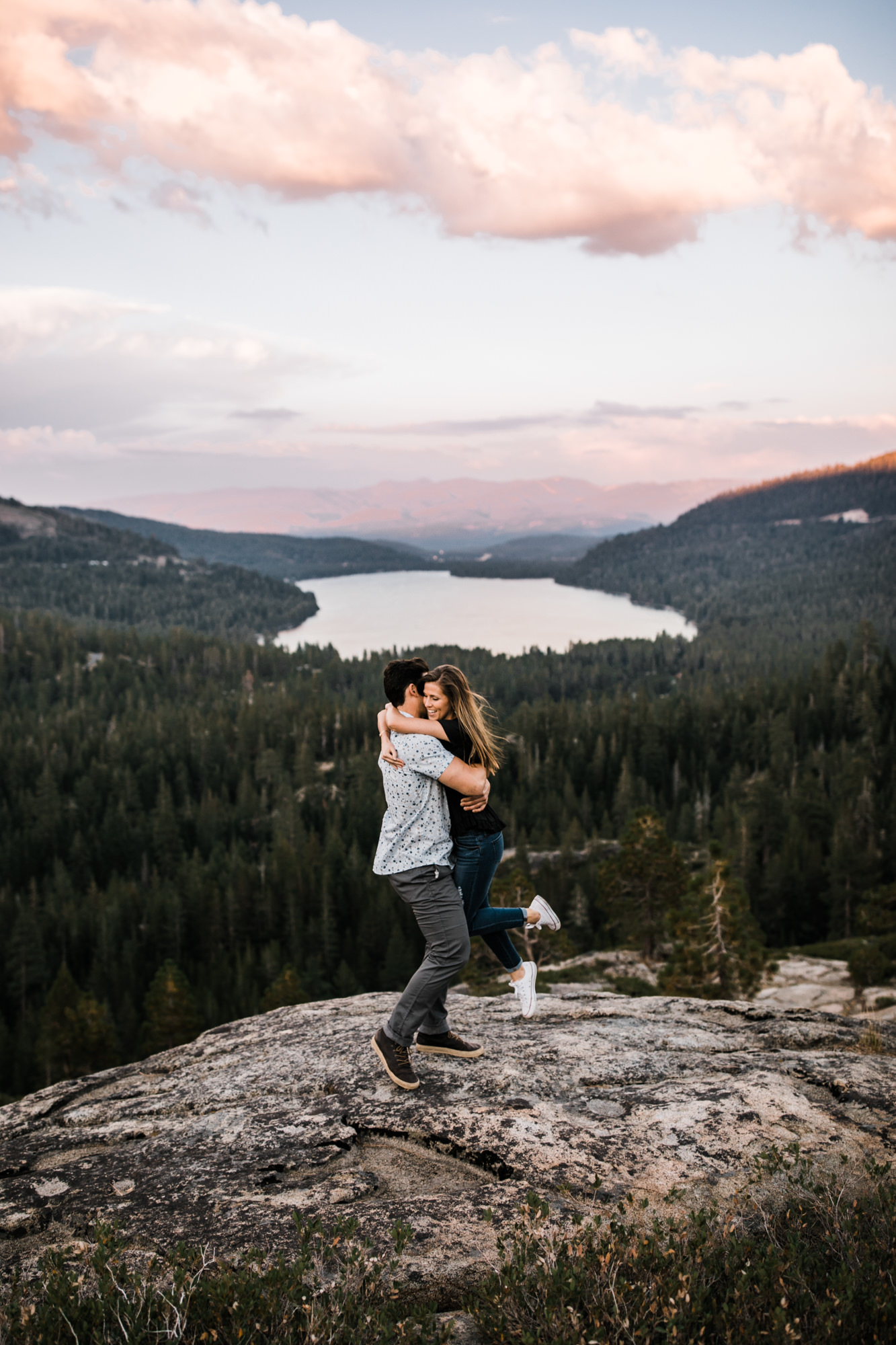 adventure engagement session in truckee | destination engagement photo inspiration | utah adventure elopement photographers | the hearnes adventure photography | www.thehearnes.com