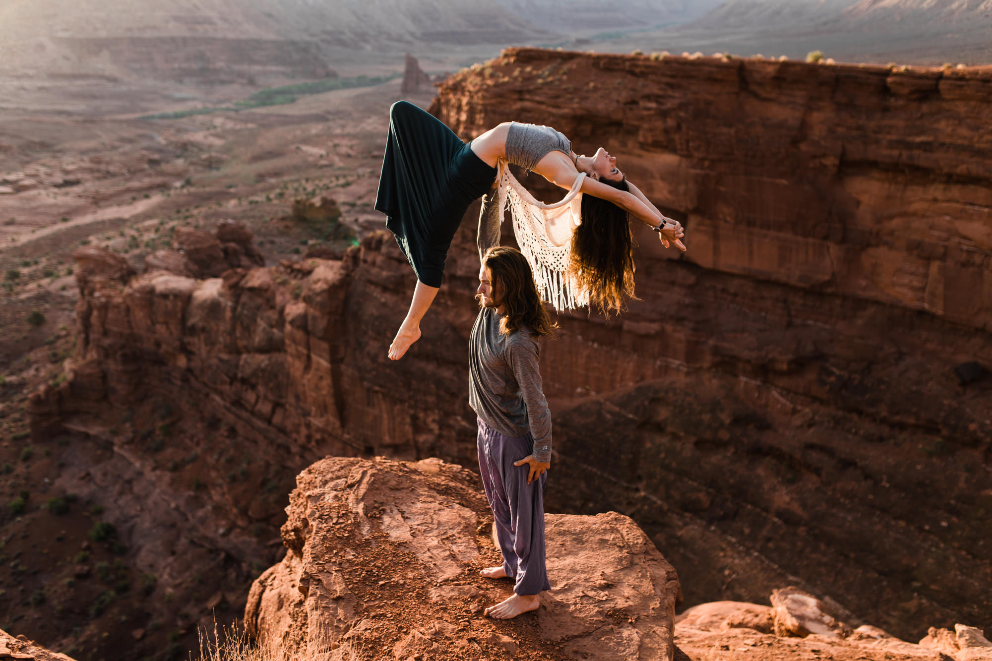 epic adventure engagement session in moab, utah | destination engagement photo inspiration | utah adventure elopement photographers | the hearnes adventure photography | www.thehearnes.com