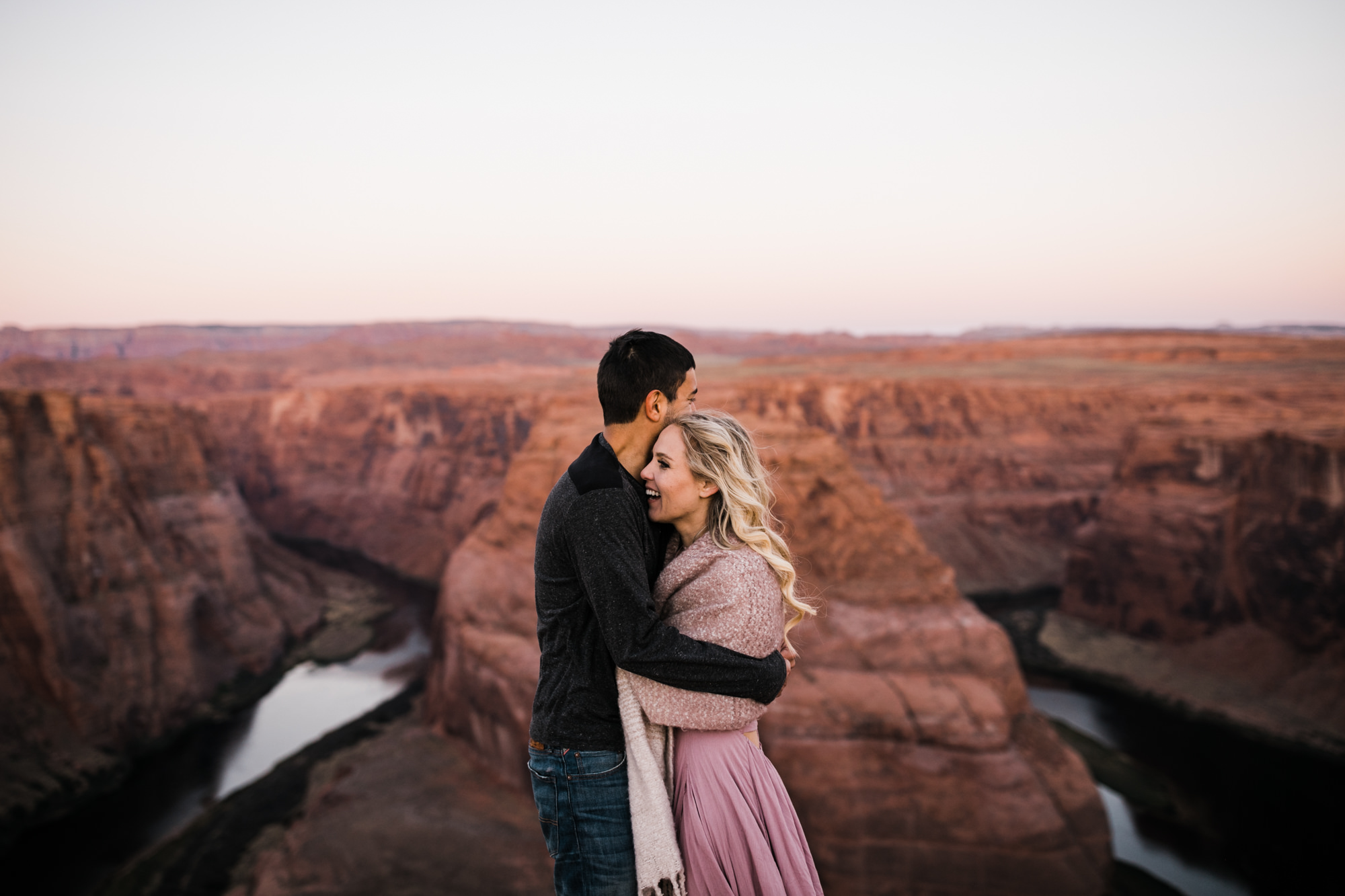 horseshoe bend elopement session | destination engagement photo inspiration | utah adventure elopement photographers | the hearnes adventure photography | www.thehearnes.com