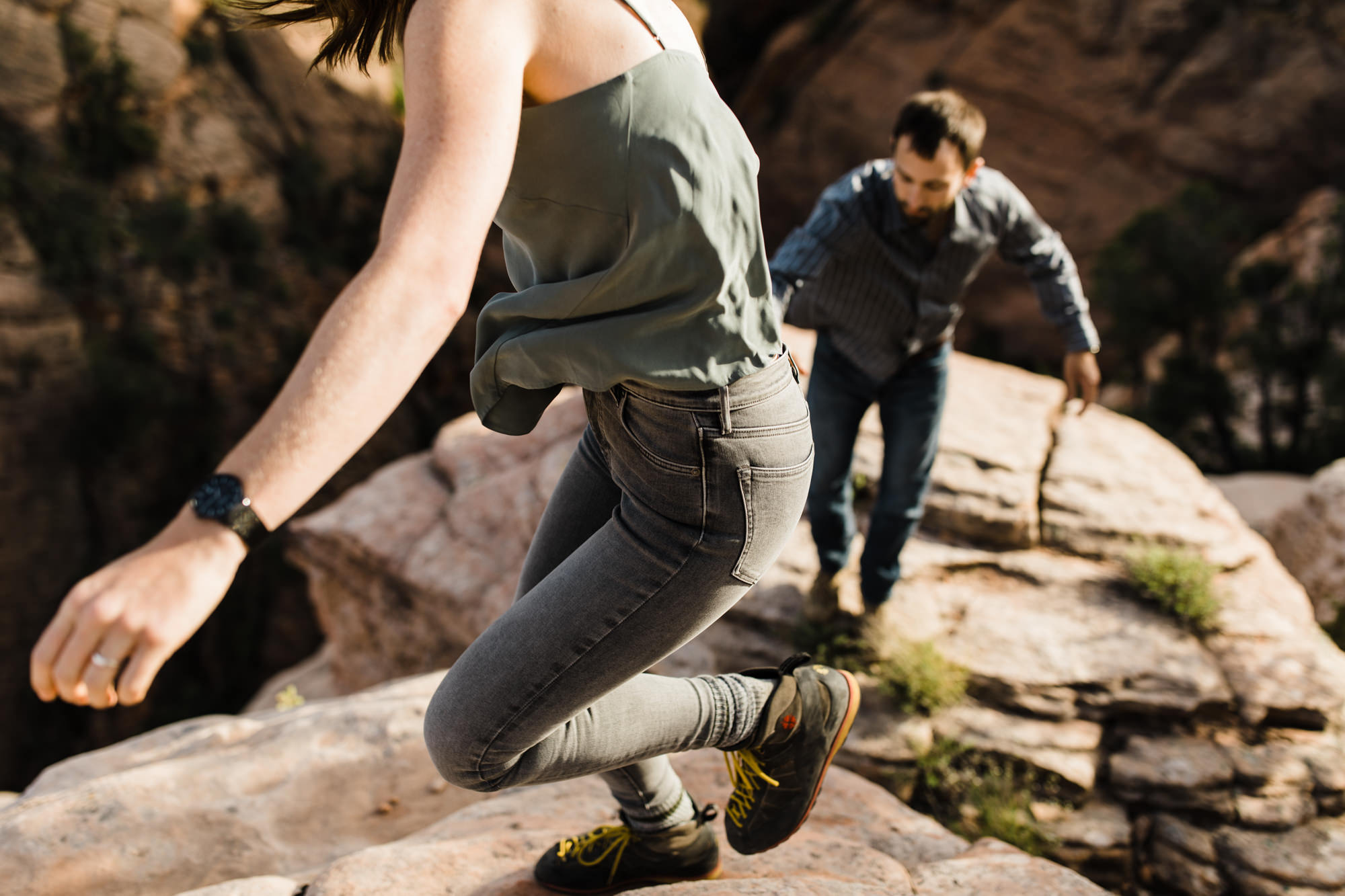 windy engagement session in the utah desert | destination engagement photo inspiration | utah adventure elopement photographers | the hearnes adventure photography | www.thehearnes.com