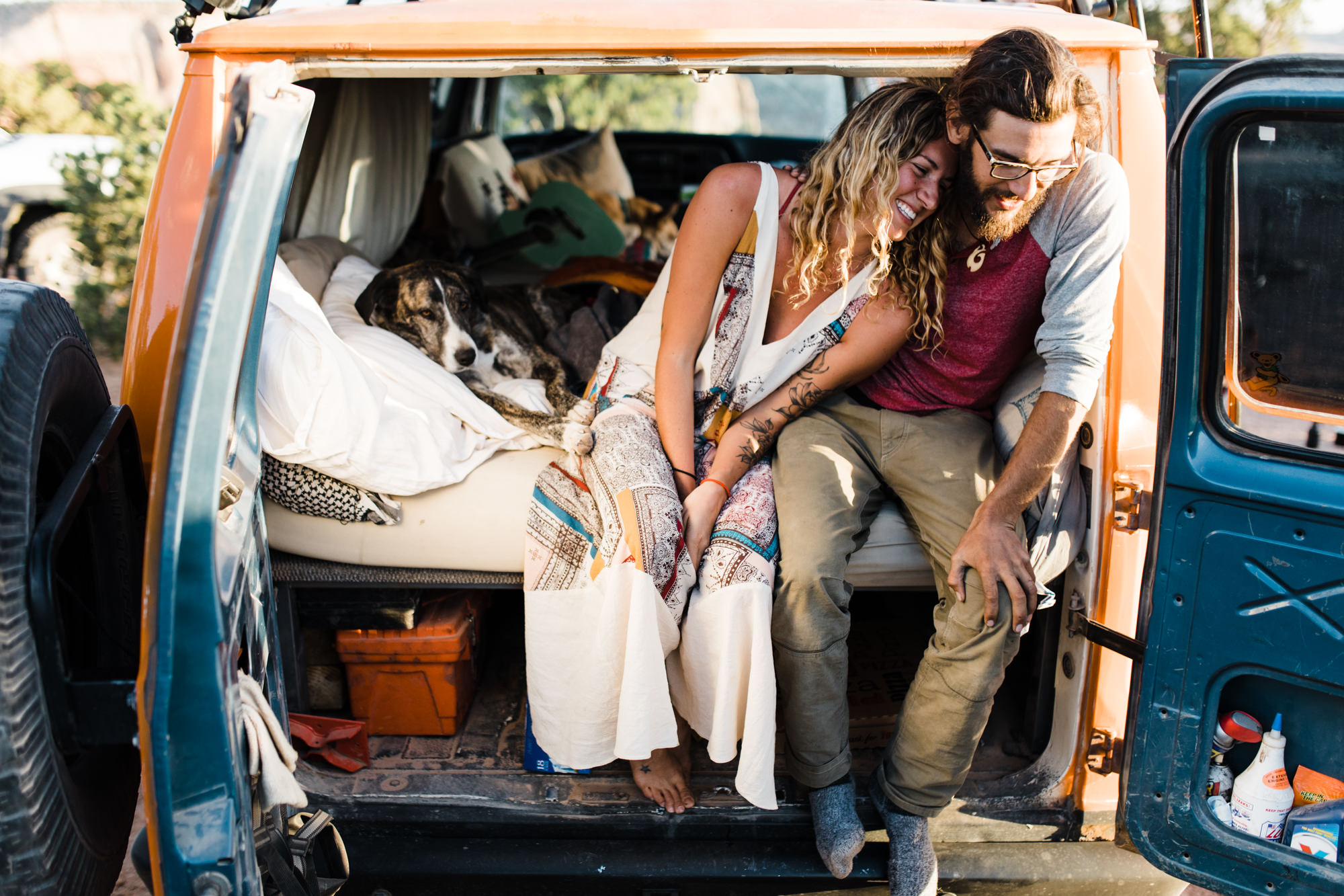 van life adventure session in the desert | destination engagement photo inspiration | utah adventure elopement photographers | the hearnes adventure photography | www.thehearnes.com