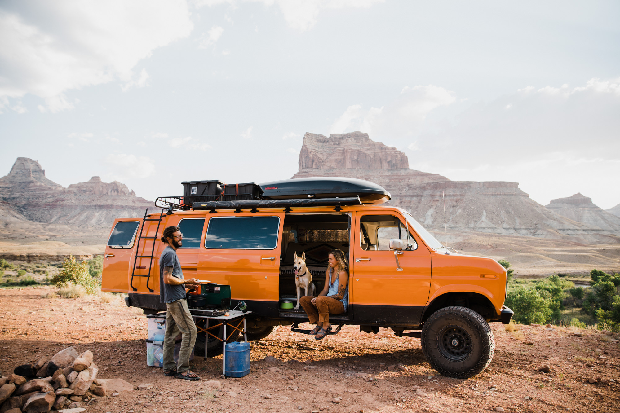 adventurous van life session in the utah desert | destination engagement photo inspiration | utah adventure elopement photographers | the hearnes adventure photography | www.thehearnes.com