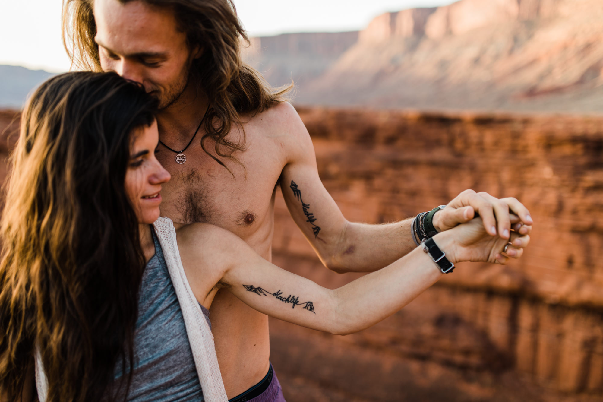 adventure engagement session in moab, utah | destination engagement photo inspiration | utah adventure elopement photographers | the hearnes adventure photography | www.thehearnes.com