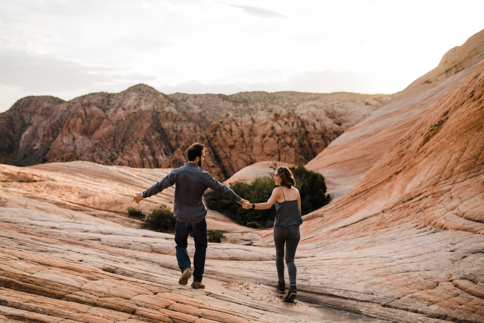 windy adventure engagement session in the utah desert | destination engagement photo inspiration | utah adventure elopement photographers | the hearnes adventure photography | www.thehearnes.com