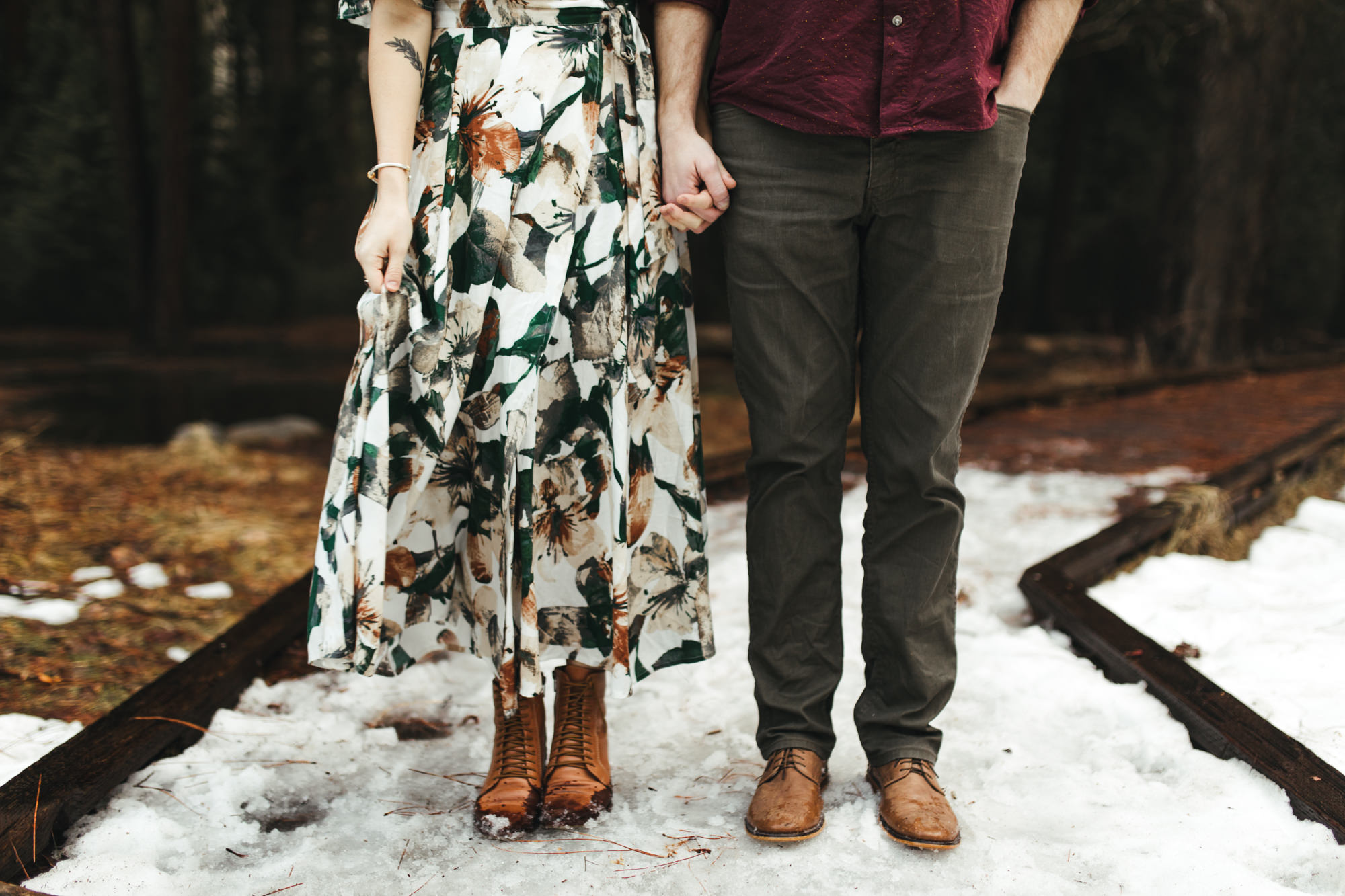 adventure engagement session in yosemite national park | destination engagement photo inspiration | utah adventure elopement photographers | the hearnes adventure photography | www.thehearnes.com