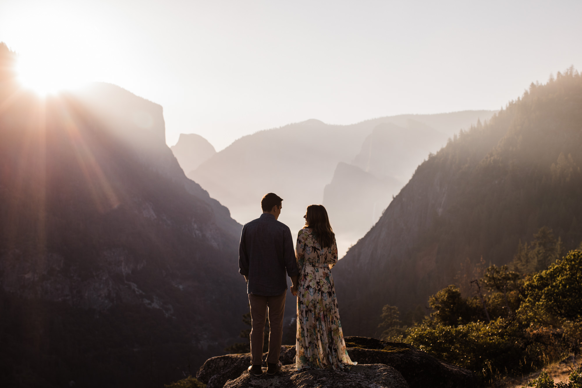 adventure anniversary session in yosemite national park | destination engagement photo inspiration | utah adventure elopement photographers | the hearnes adventure photography | www.thehearnes.com