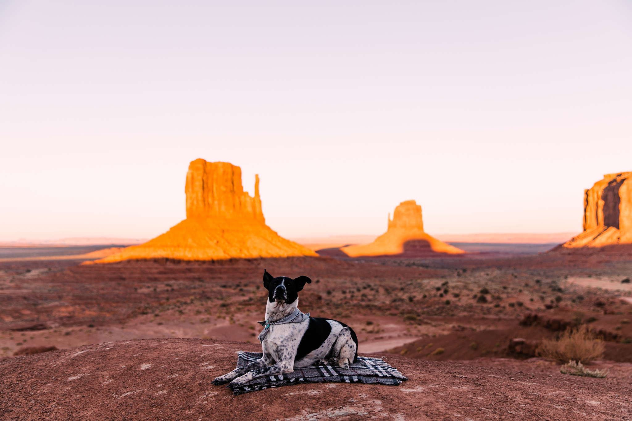 camping in monument valley | utah and california adventure elopement photographers | the hearnes adventure photography | www.thehearnes.com