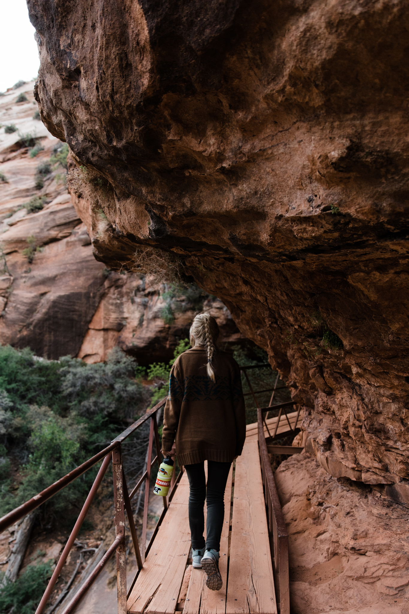 hiking in zion national park | utah and california adventure elopement photographers | the hearnes adventure photography | www.thehearnes.com