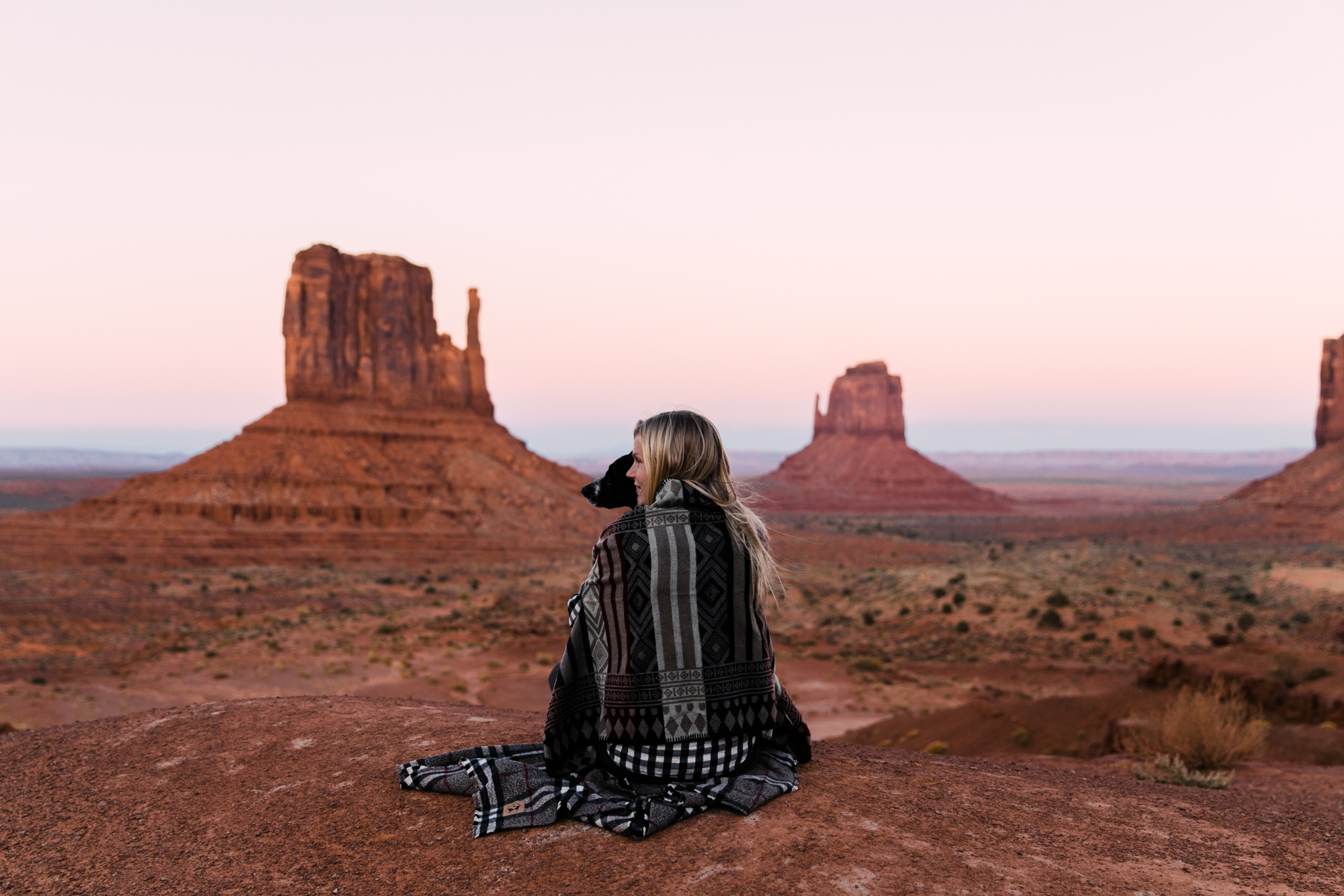 monument valley camping | utah and california adventure elopement photographers | the hearnes adventure photography | www.thehearnes.com