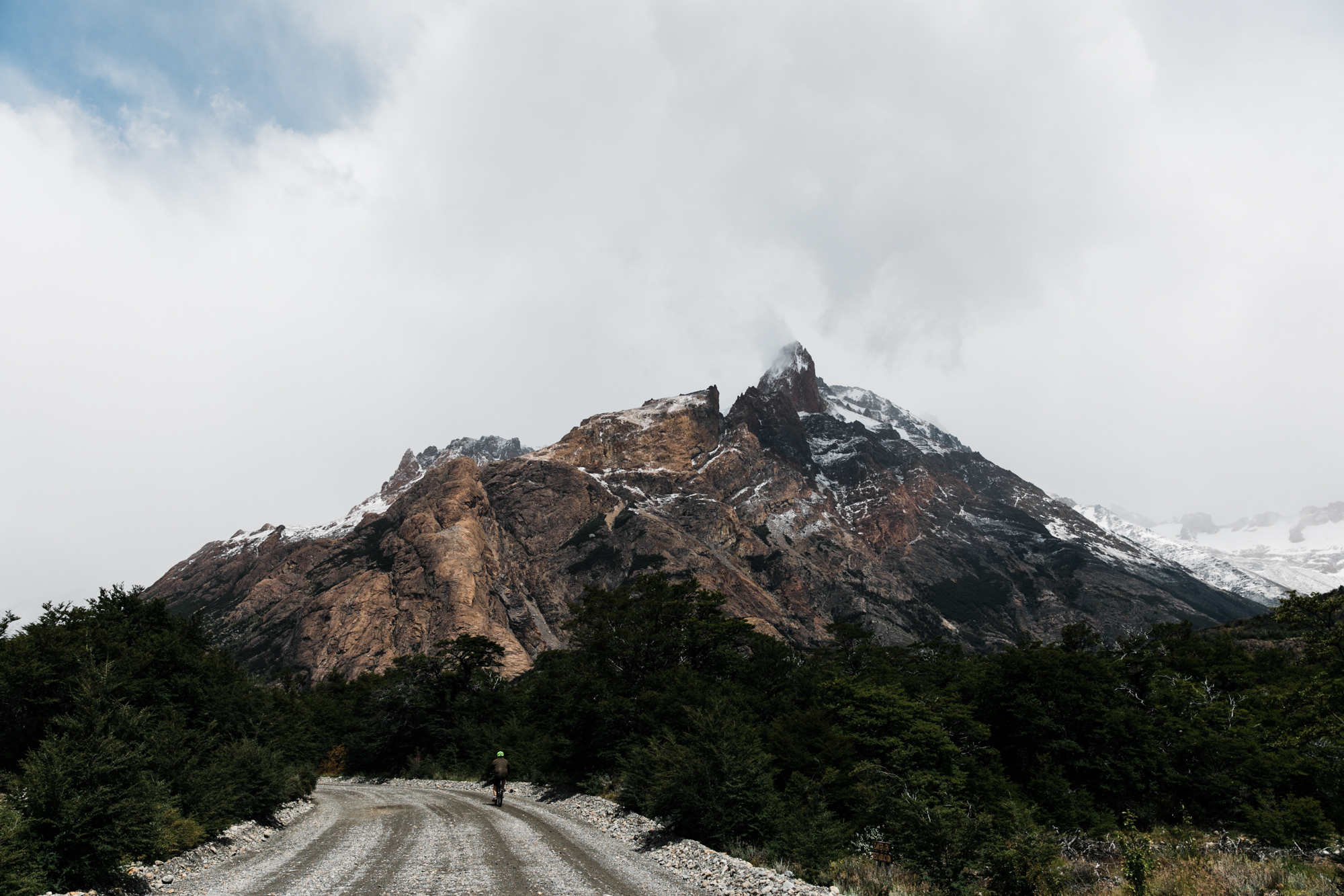 Exploring El Chalten, Argentina | waiting out bad weather near fitz roy | Patagonia Wedding Photographer | www.thehearnes.com