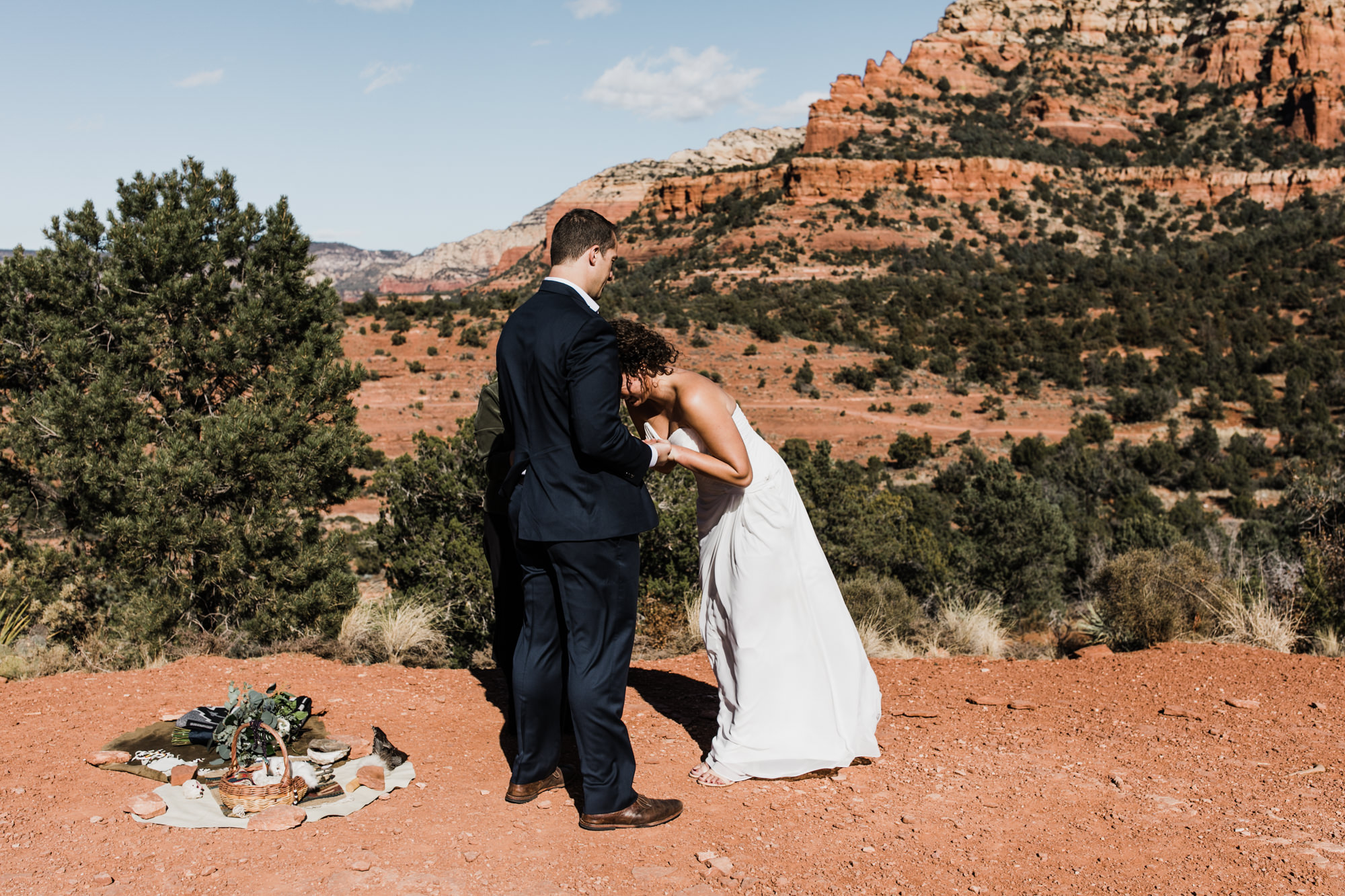 adventure elopement in sedona, arizona | travel destination wedding photographers | the hearnes adventure photography | www.thehearnes.com