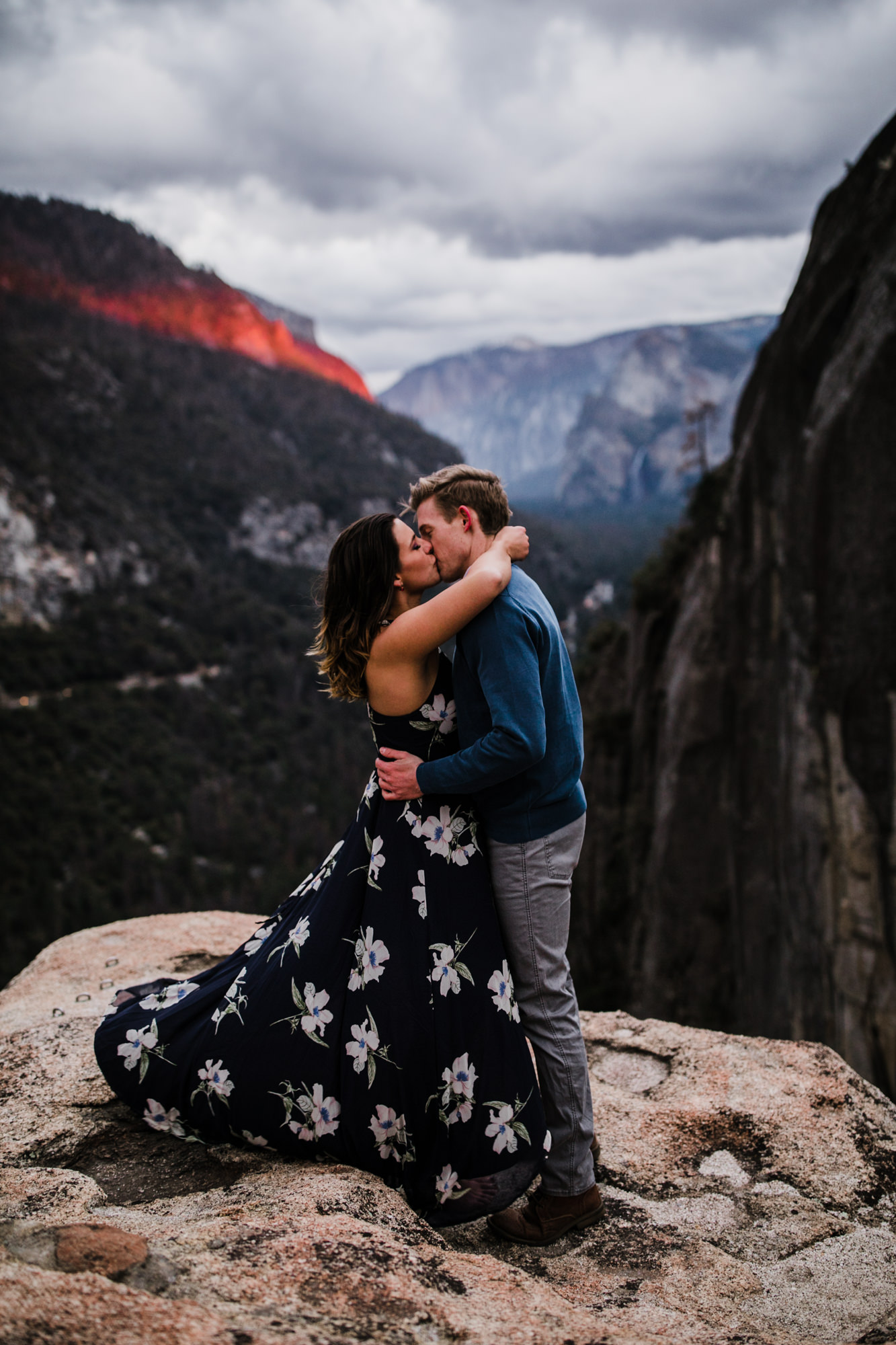 mountain top engagement session in yosemite national park | adventurous destination wedding photographer | the hearnes adventure photography | www.thehearnes.com