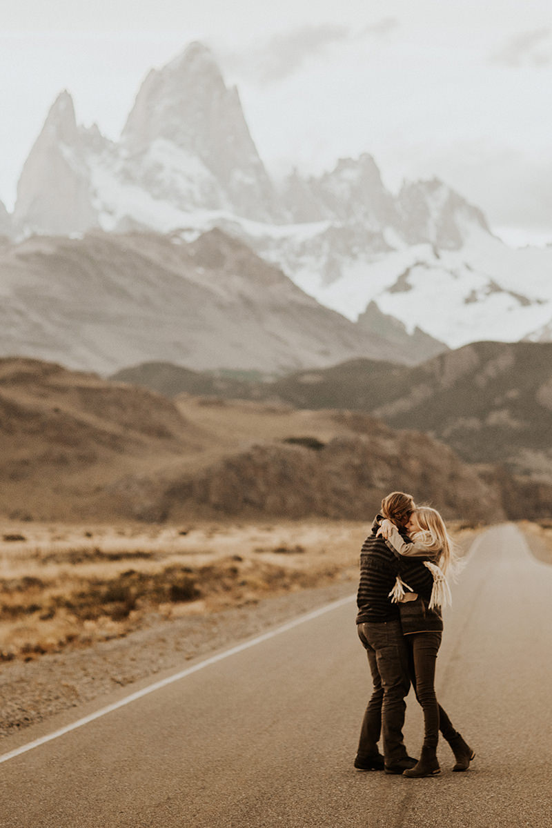 our adventure photo session in patagonia | photos by anni graham | el chalten, argentina | patagonia elopement photographer | www.thehearnes.com