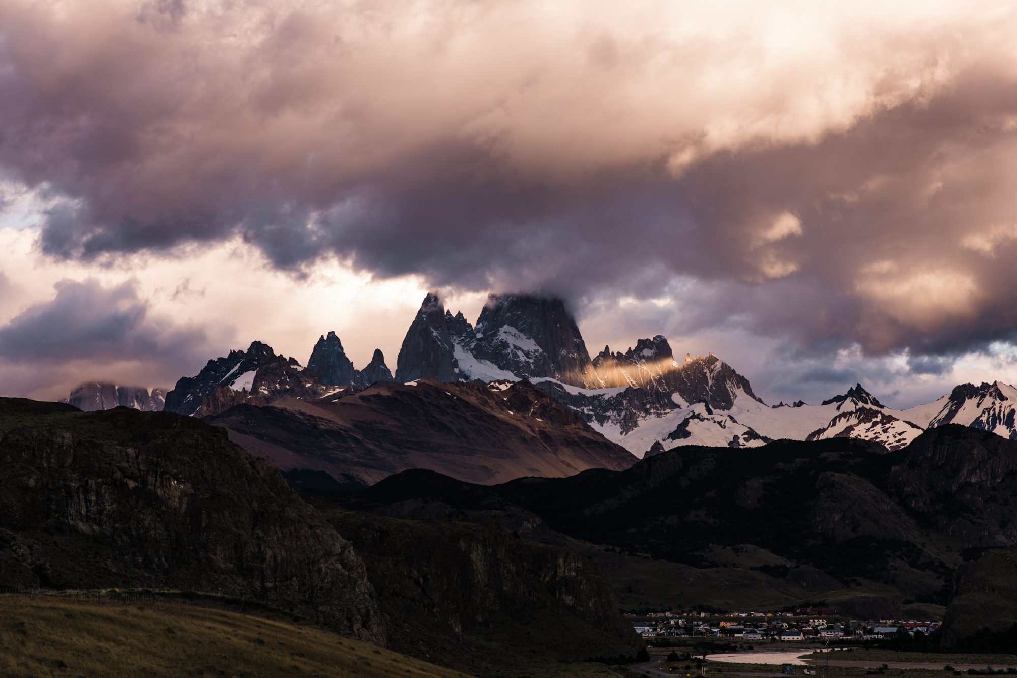 sunset + sunrise in el chalten, argentina | 24 hours of fitz roy | patagonia wedding + elopement photographers | the hearnes adventure photography | www.thehearnes.com