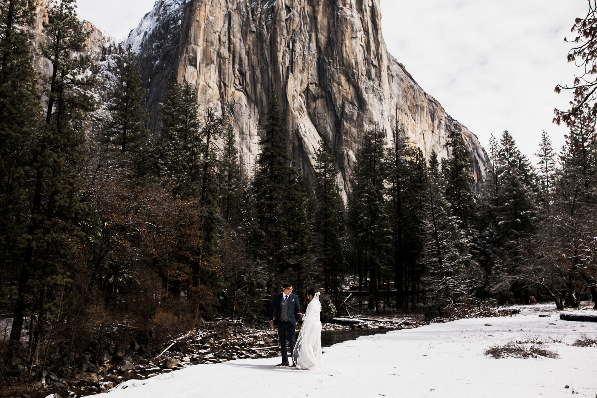 elopement first look in the snow